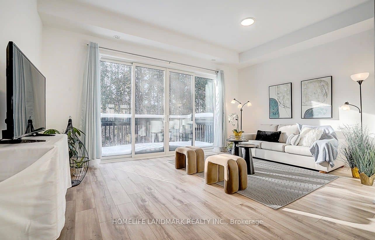 27 Chestnut Court, Aurora, ON L4G 4A4