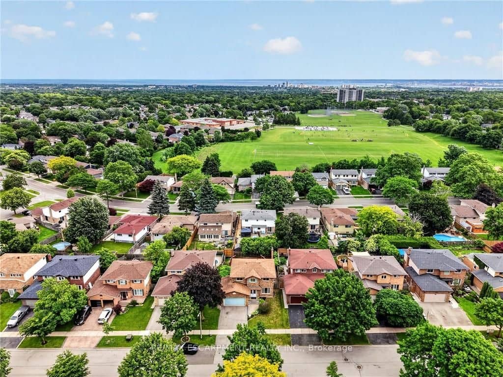 2450 Overton Drive N, Burlington, ON L7P 4B5