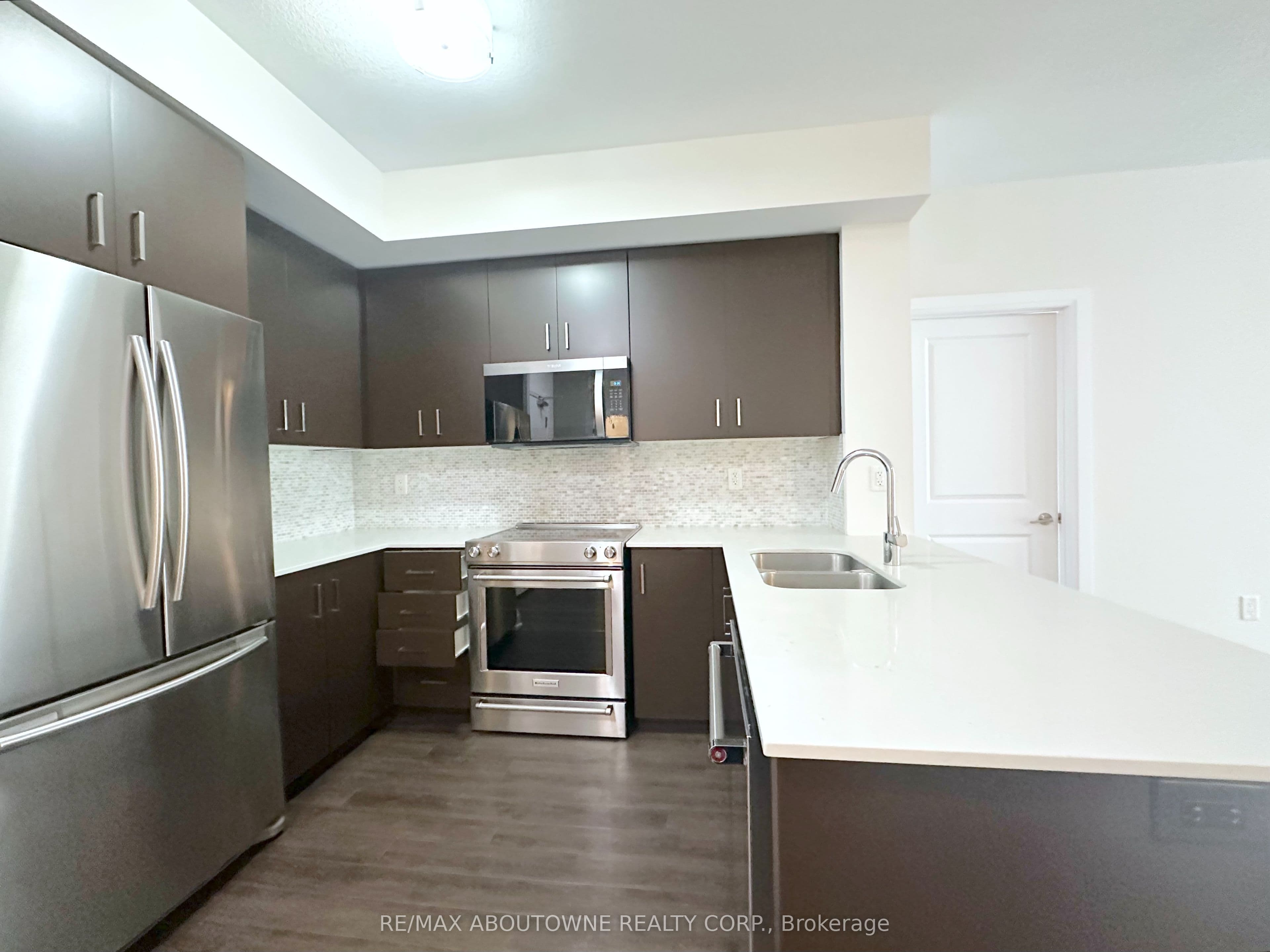 2333 Taunton Road 319, Oakville, ON L6H 0N5