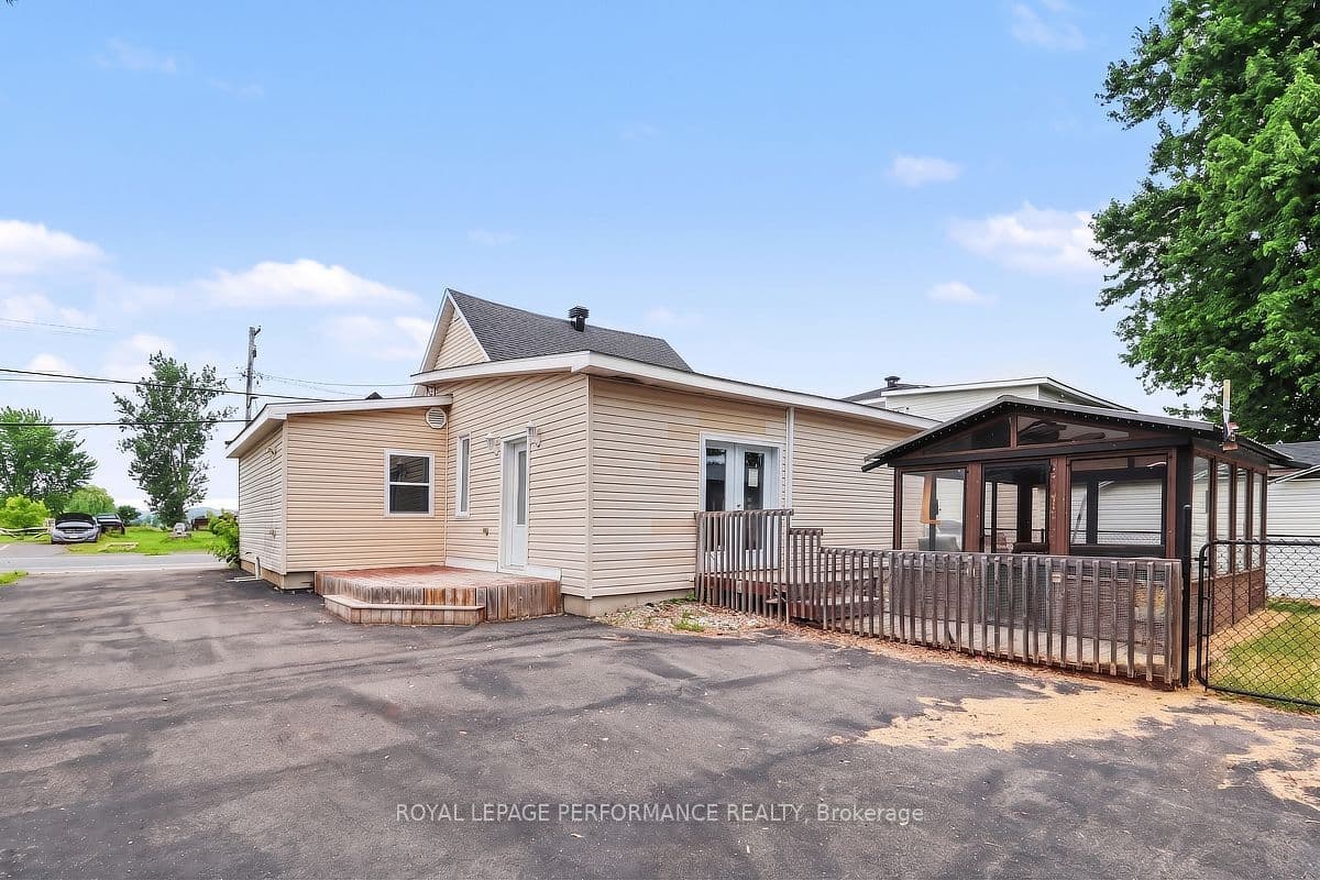 636 County Road 9 Road, Alfred and Plantagenet, ON K0B 1L0