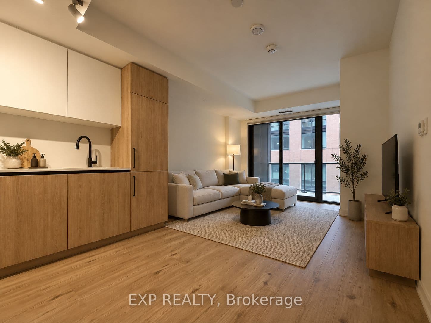 35 Parliament Street 412, Toronto, ON M5A 0Z5