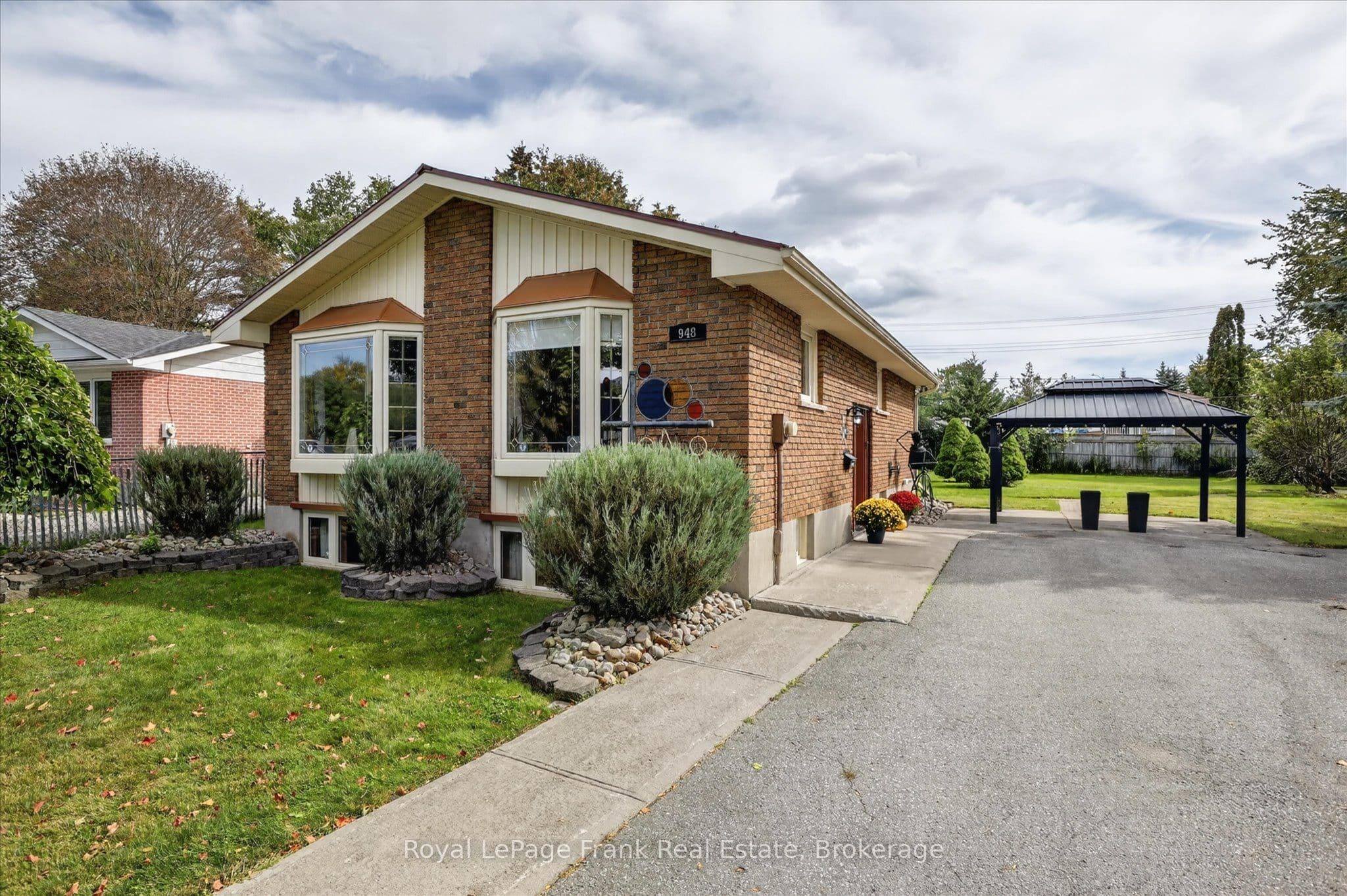 948 St Pauls Street, Peterborough, ON K9H 6J6