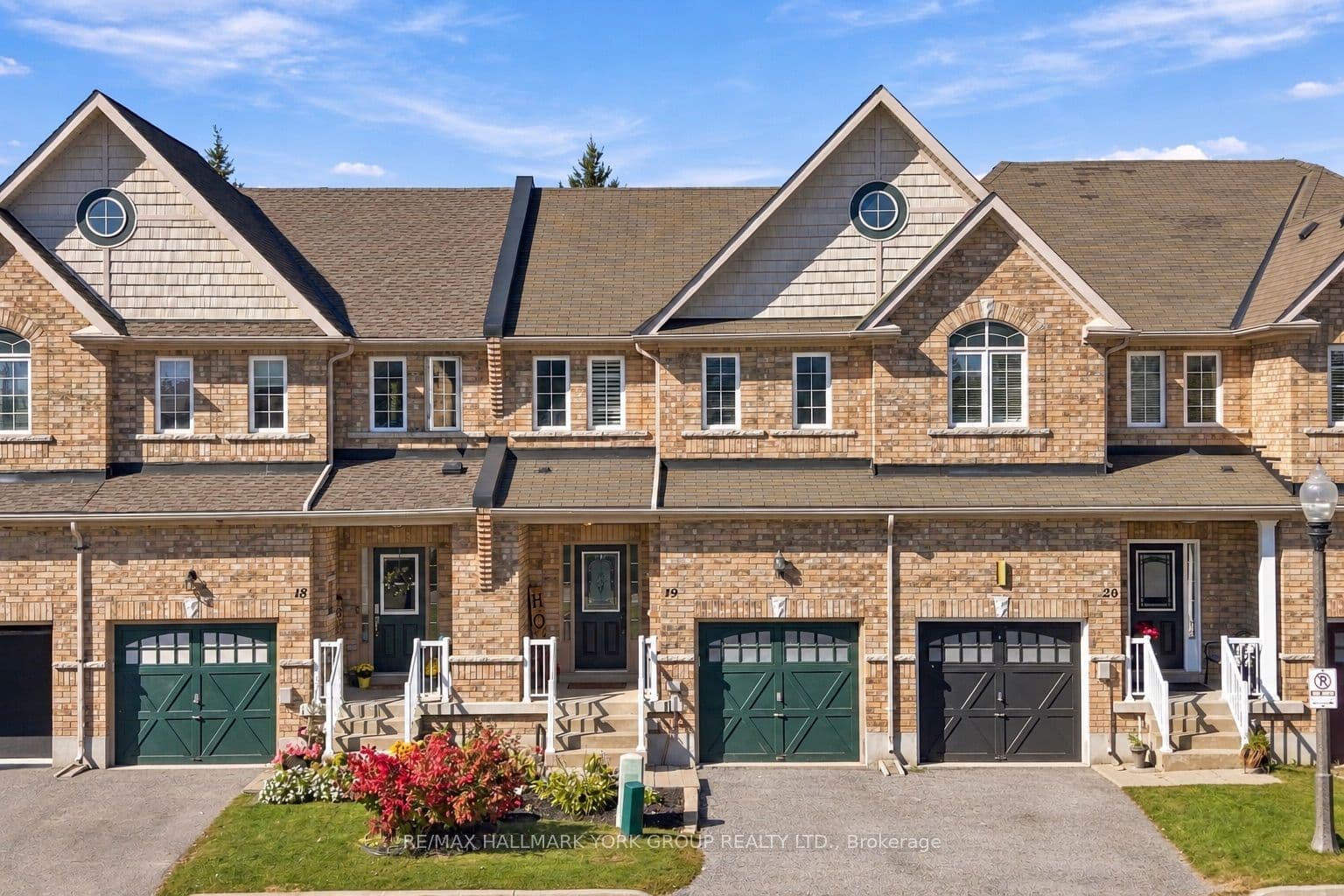 19 Caserta Street, Georgina, ON L4P 0E6