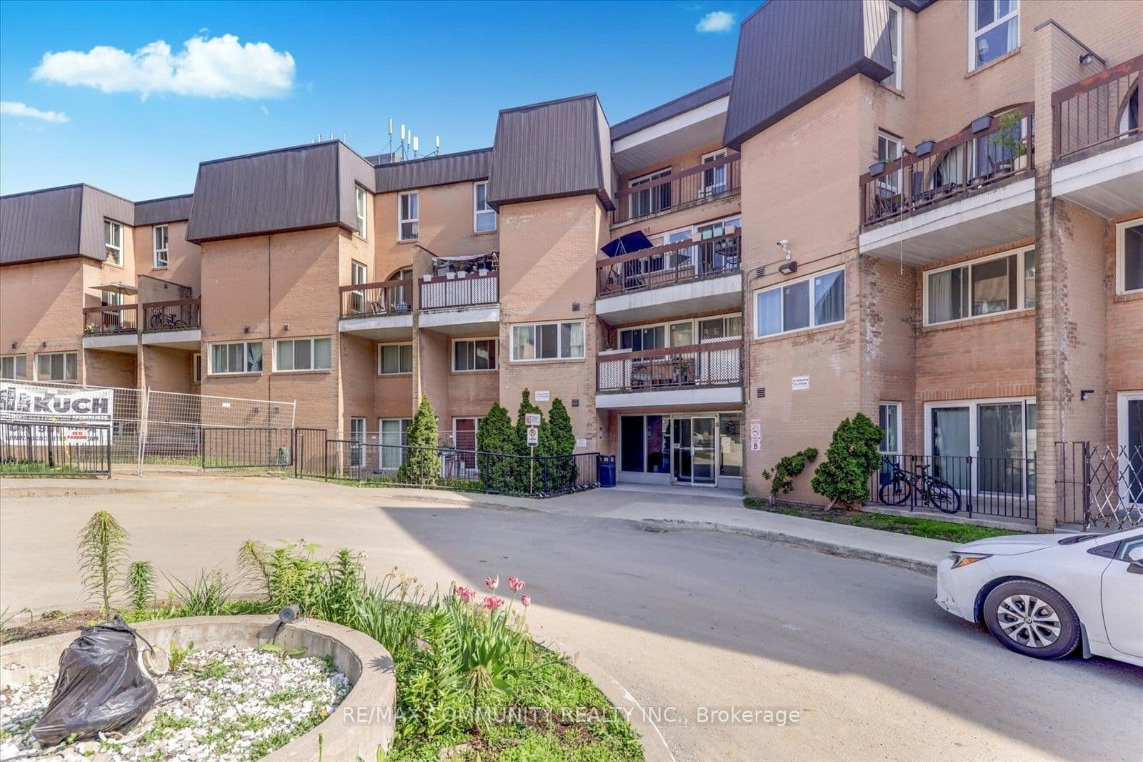 100 Mornelle Court 1067, Toronto, ON M1E 4X2