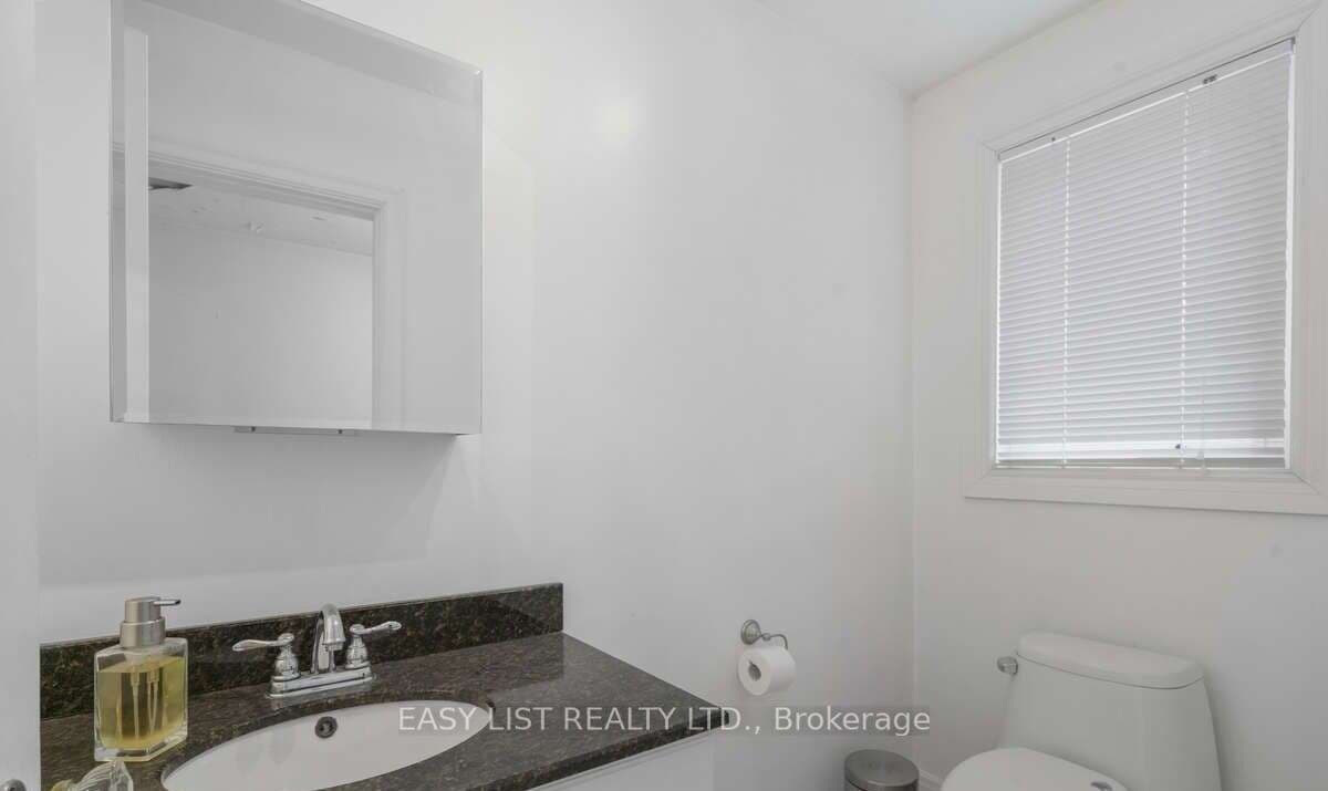 41 Churchill Avenue, Toronto, ON M2N 1Y6