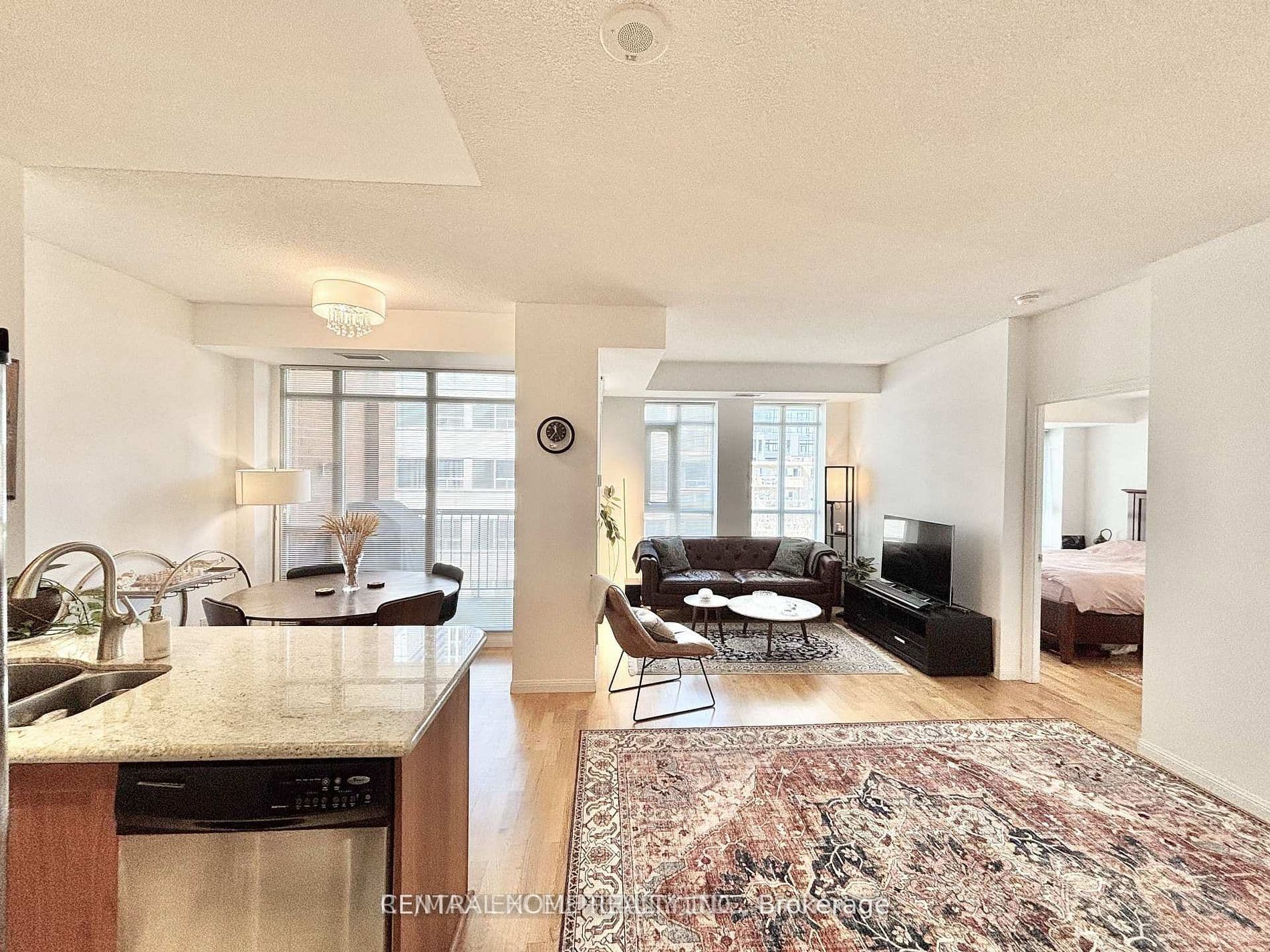 900 Mount Pleasant Road 426, Toronto, ON M4P 3J9