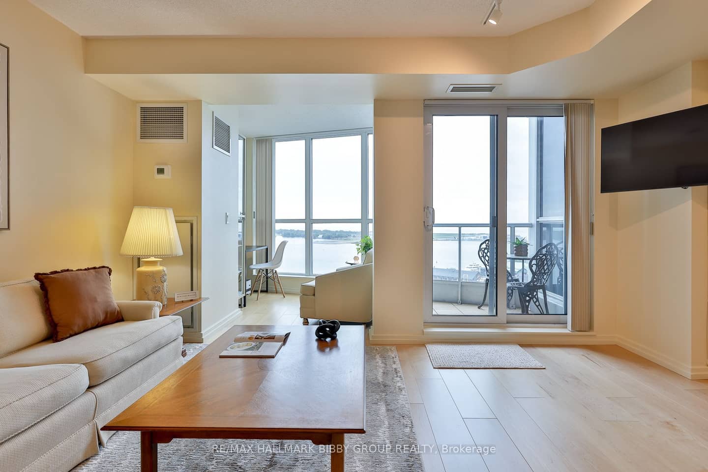 208 Queens Quay 1911, Toronto, ON M5J 2Y5