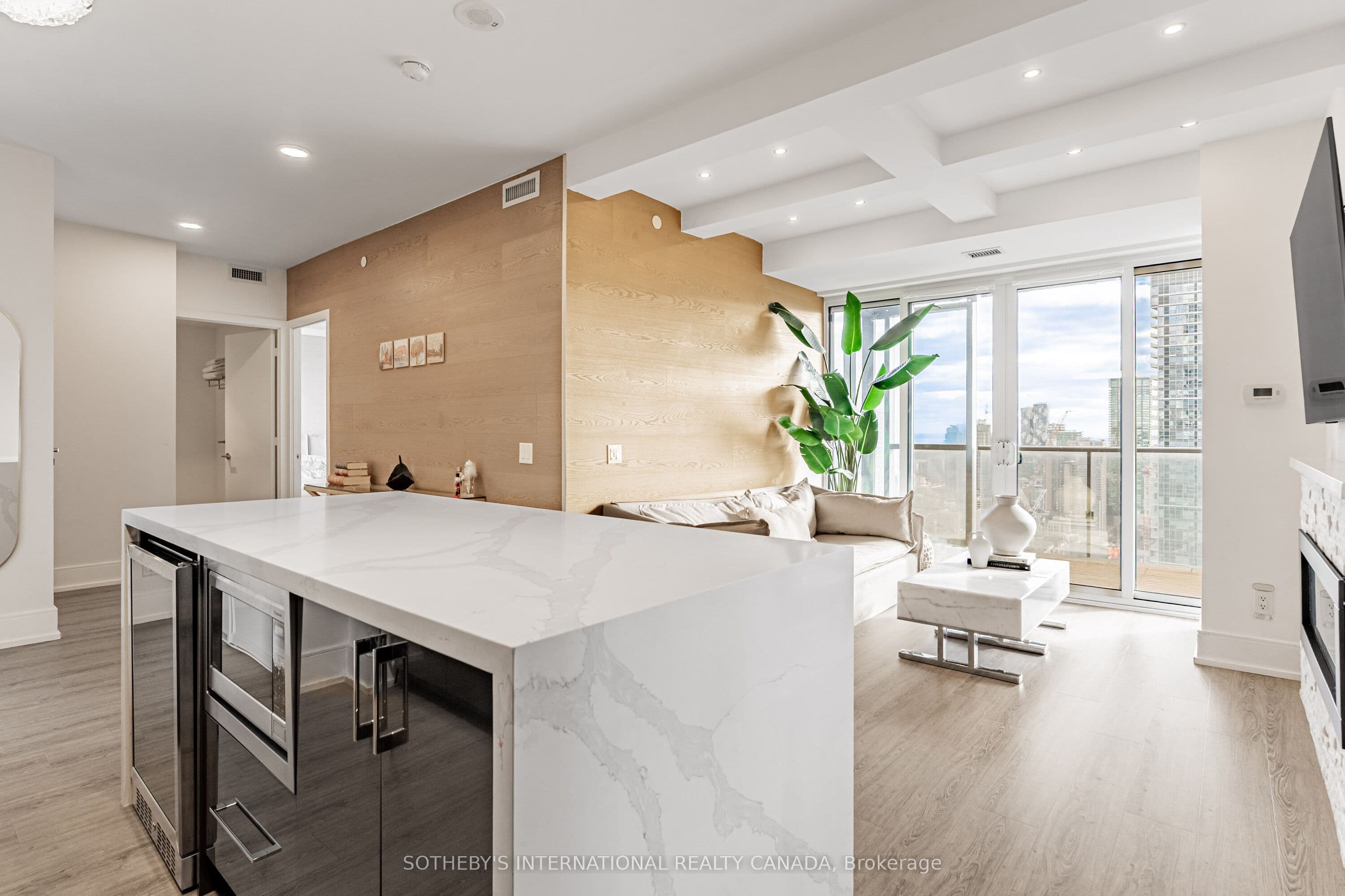 7 Grenville Street 4511, Toronto, ON M4Y 0E9