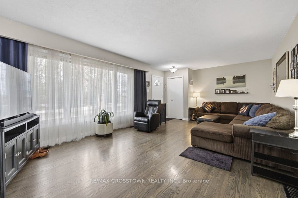 15 Smallman Drive, Wasaga Beach, ON L9Z 1L1