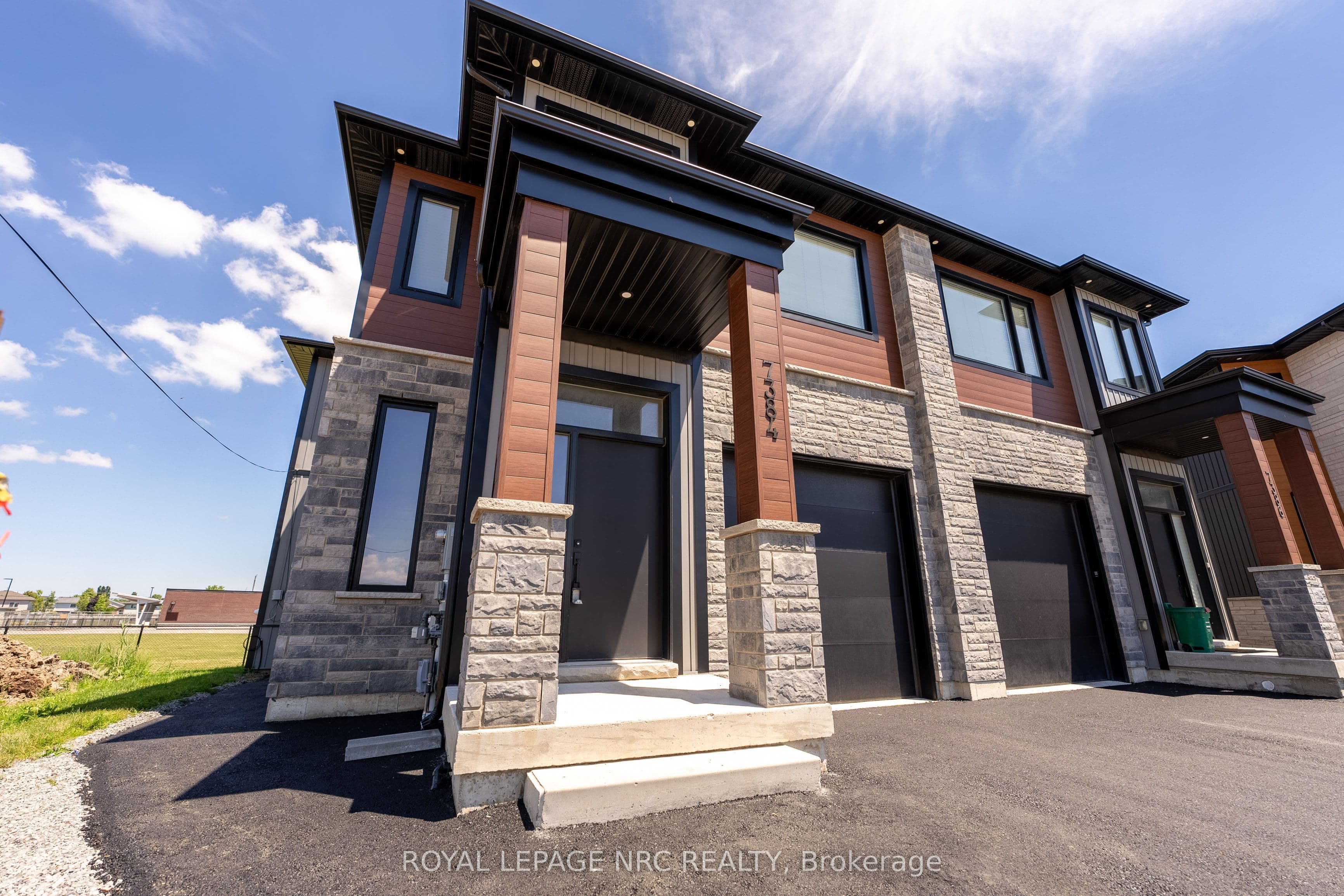 7384 Splendour Drive, Niagara Falls, ON L2H 3V8