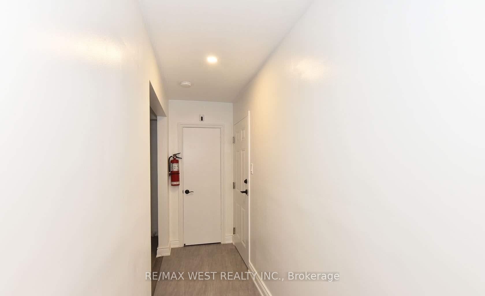 168 Strathnairn Avenue Main, Toronto, ON M2M 2G1