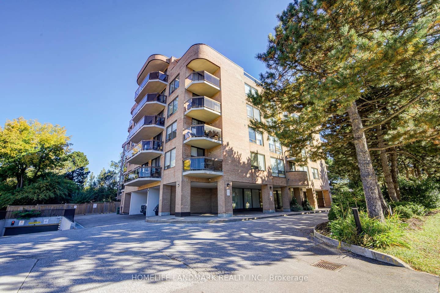 96 Fifeshire Road 301, Toronto, ON M2L 2X9