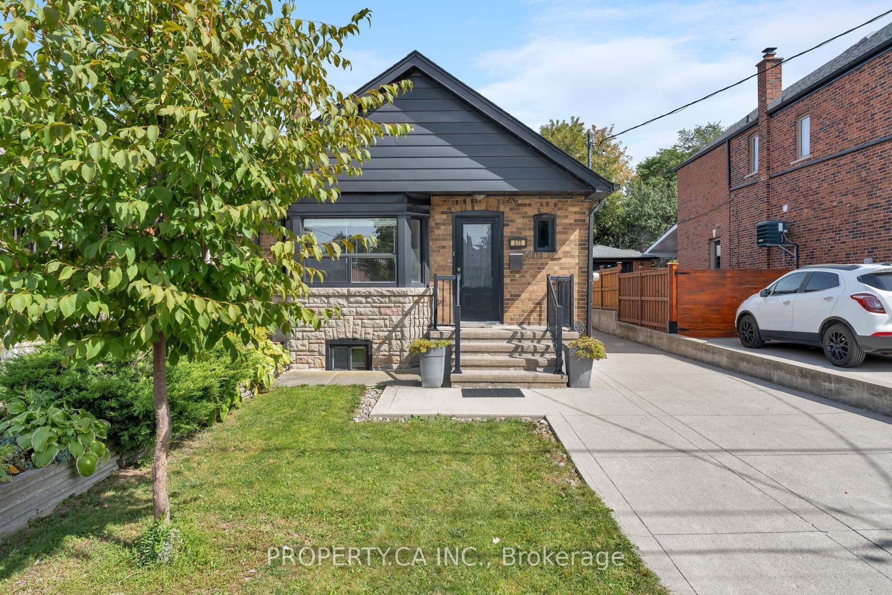 573 Northcliffe Boulevard, Toronto, ON M6E 3L6