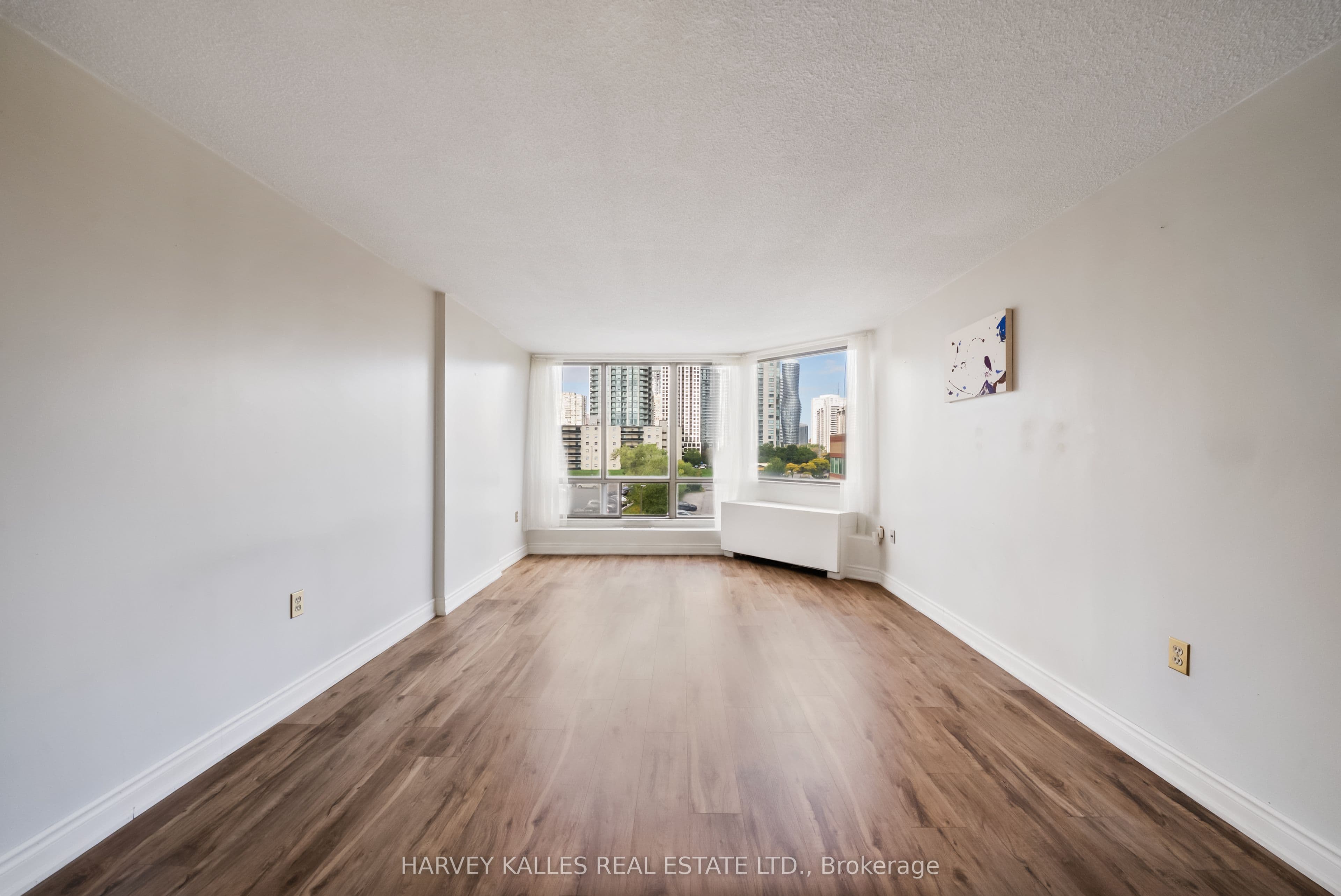 25 Fairview Road 505, Mississauga, ON L5B 3Y8
