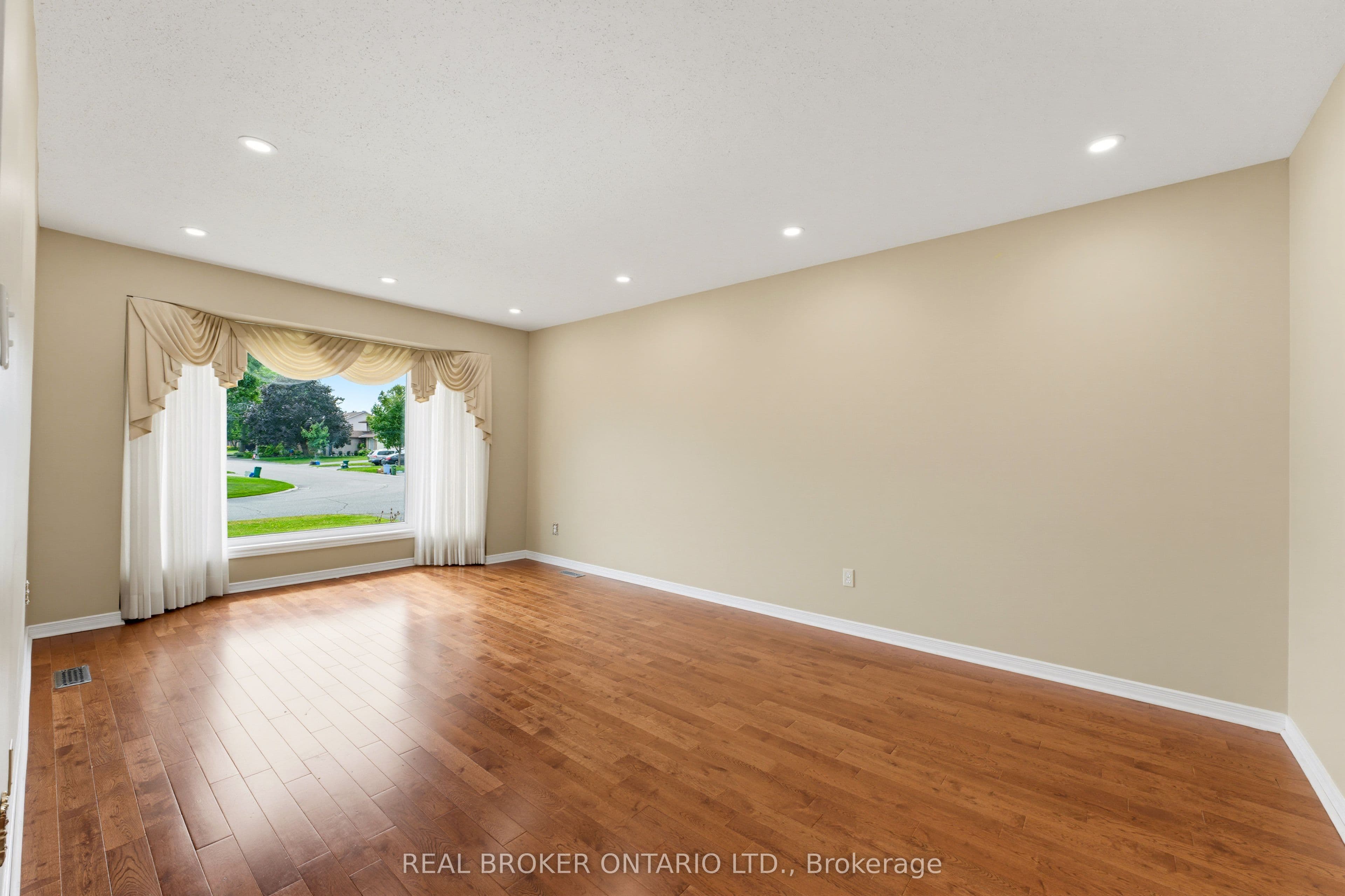 1864 Chaine Court, Orleans - Convent Glen and Area, ON K1C 2N3