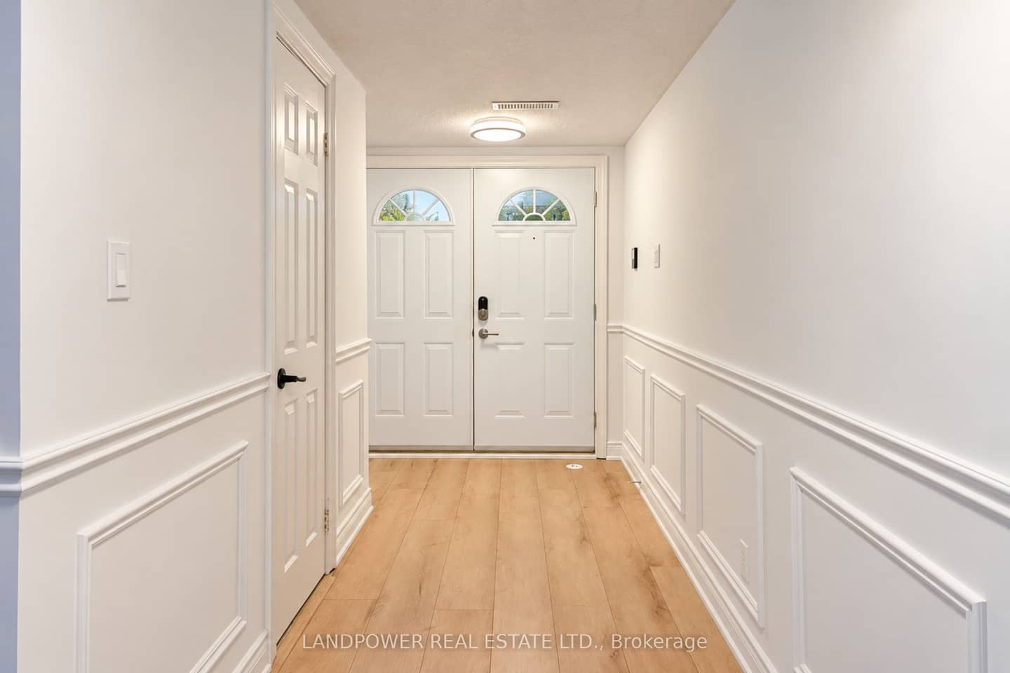 106 Poplar Crescent, Aurora, ON L4G 3L3