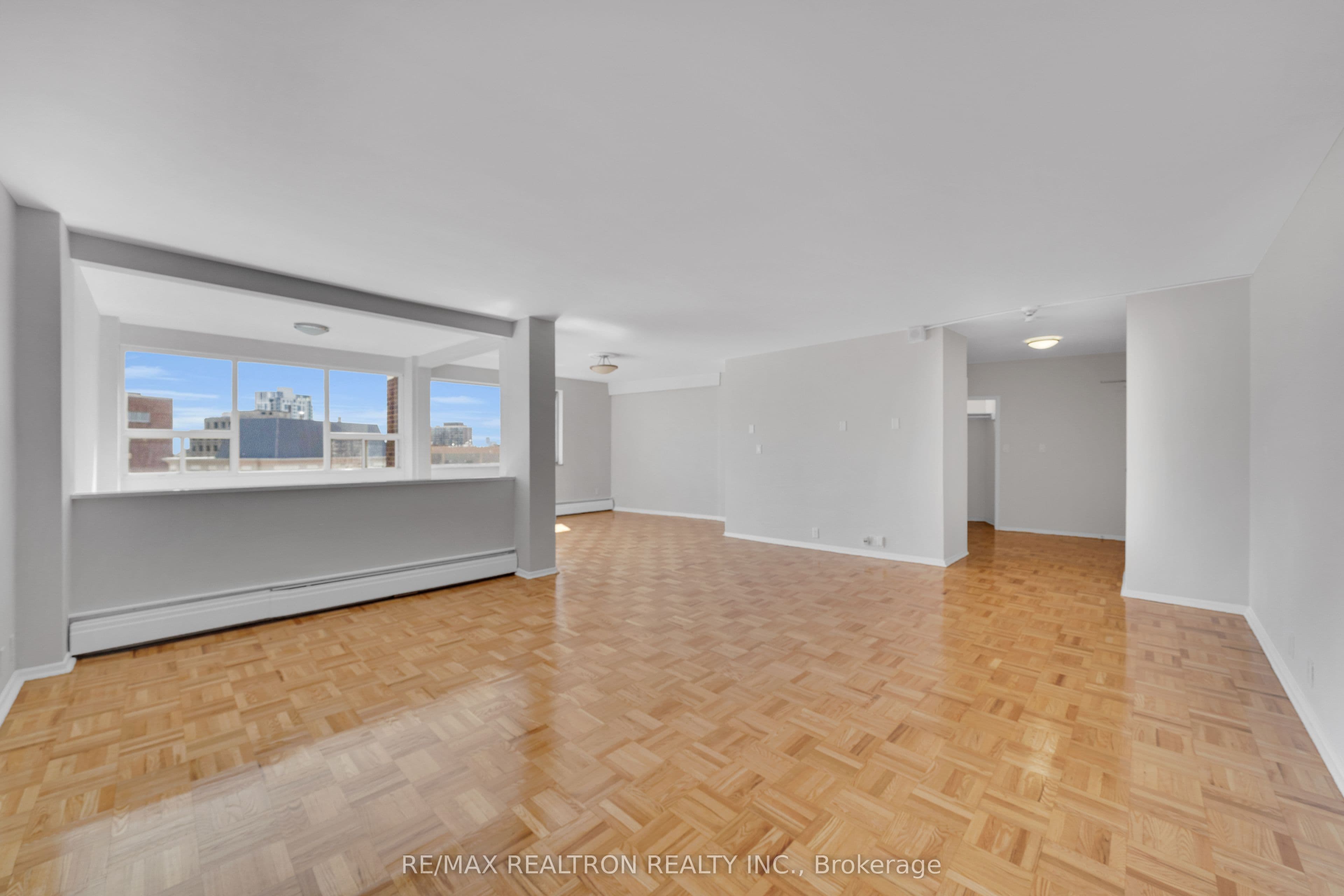 9 Deer Park Crescent 401, Toronto, ON M4V 2C4