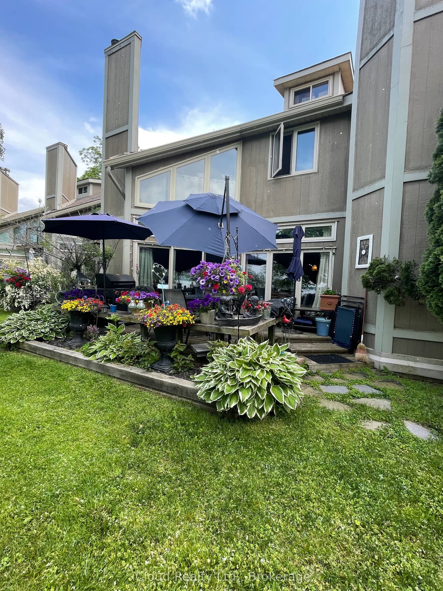 3 Davy Point Circle, Georgina, ON L4P 3H1