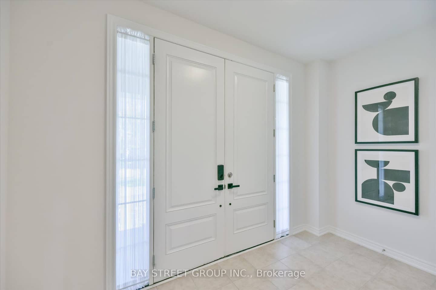 62 Roth Street, Aurora, ON L4G 0W7
