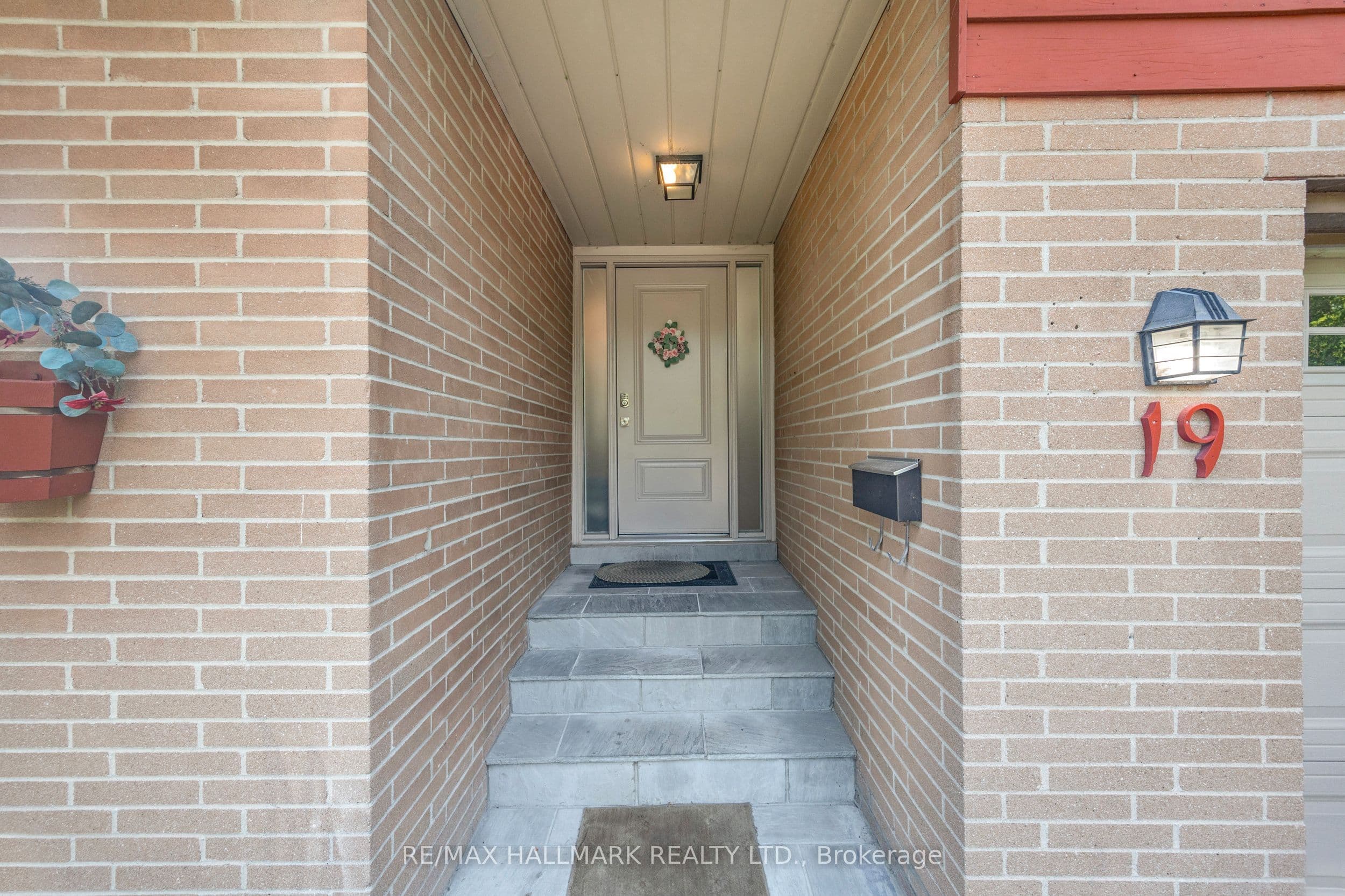 19 Talwood Drive, Toronto, ON M3B 2P4