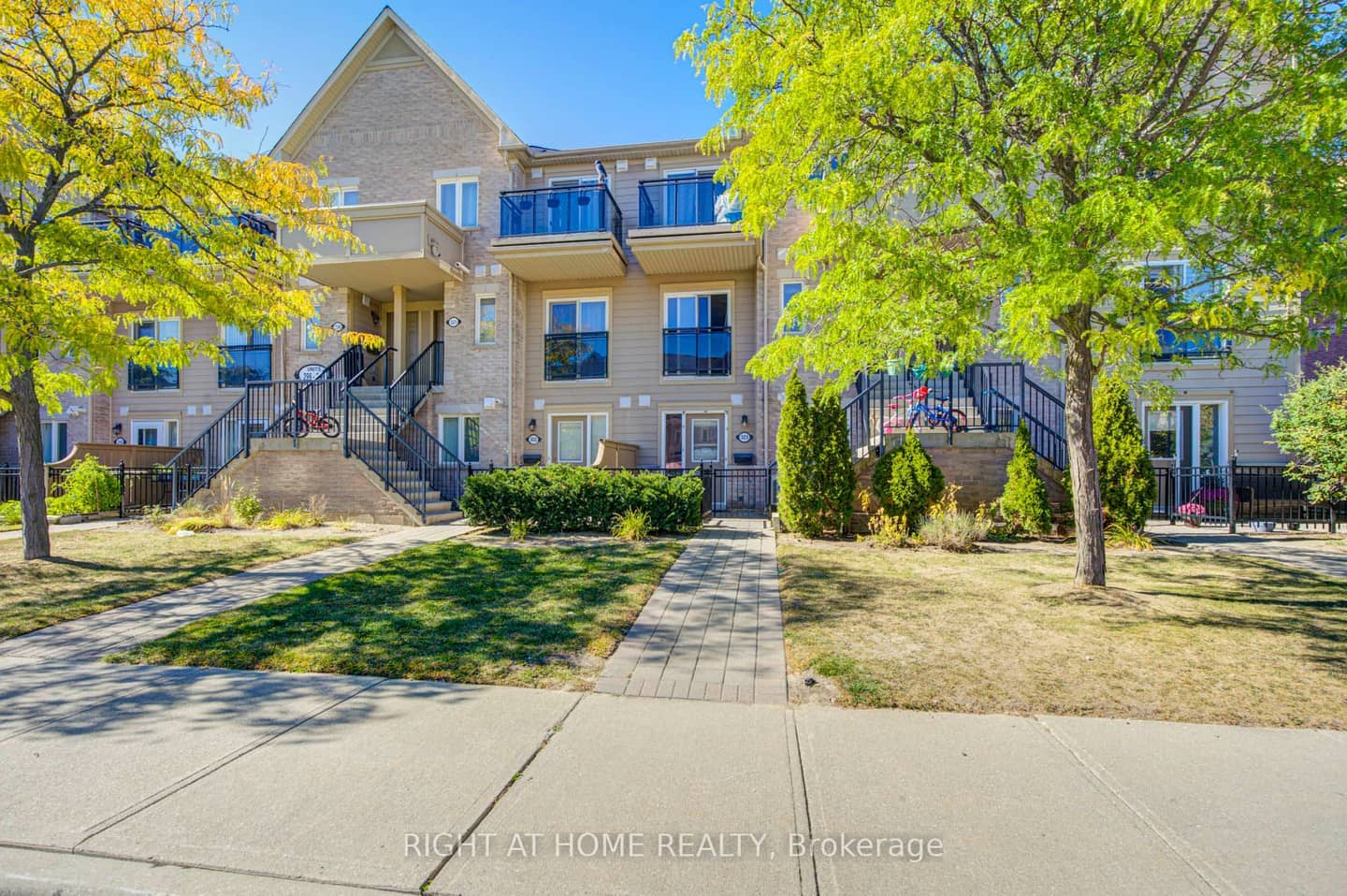 4975 Southampton Drive 323, Mississauga, ON L5M 8E4