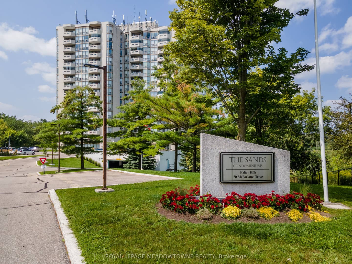 20 McFarlane Drive 702, Halton Hills, ON L7G 5J8