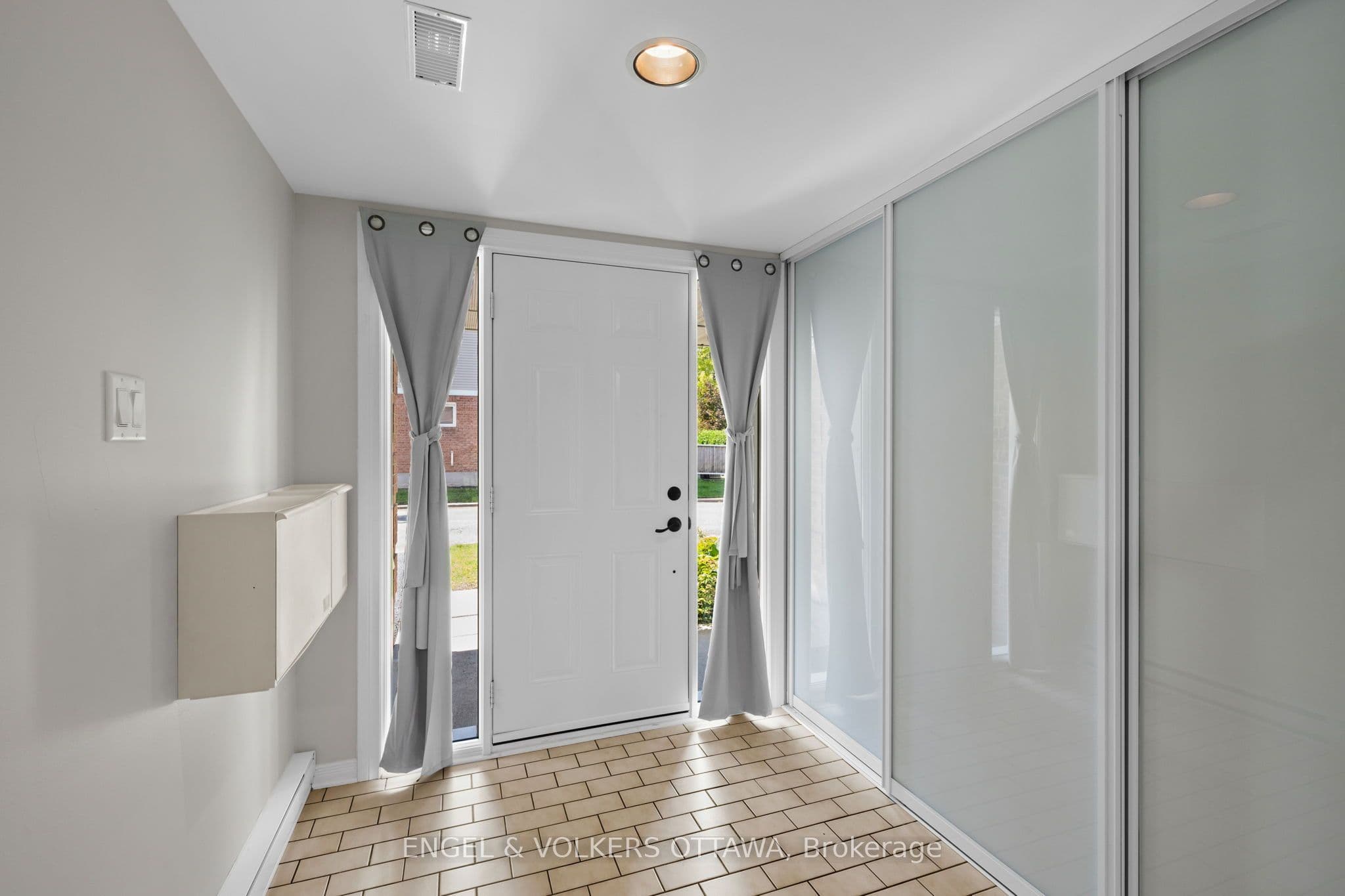 1831 Summerfields Crescent, Orleans - Convent Glen and Area, ON K1C 7B8
