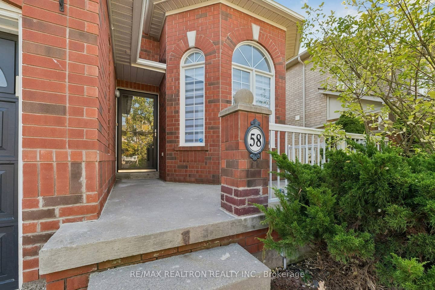 58 Lurosa Crescent, Whitby, ON L1R 3A9