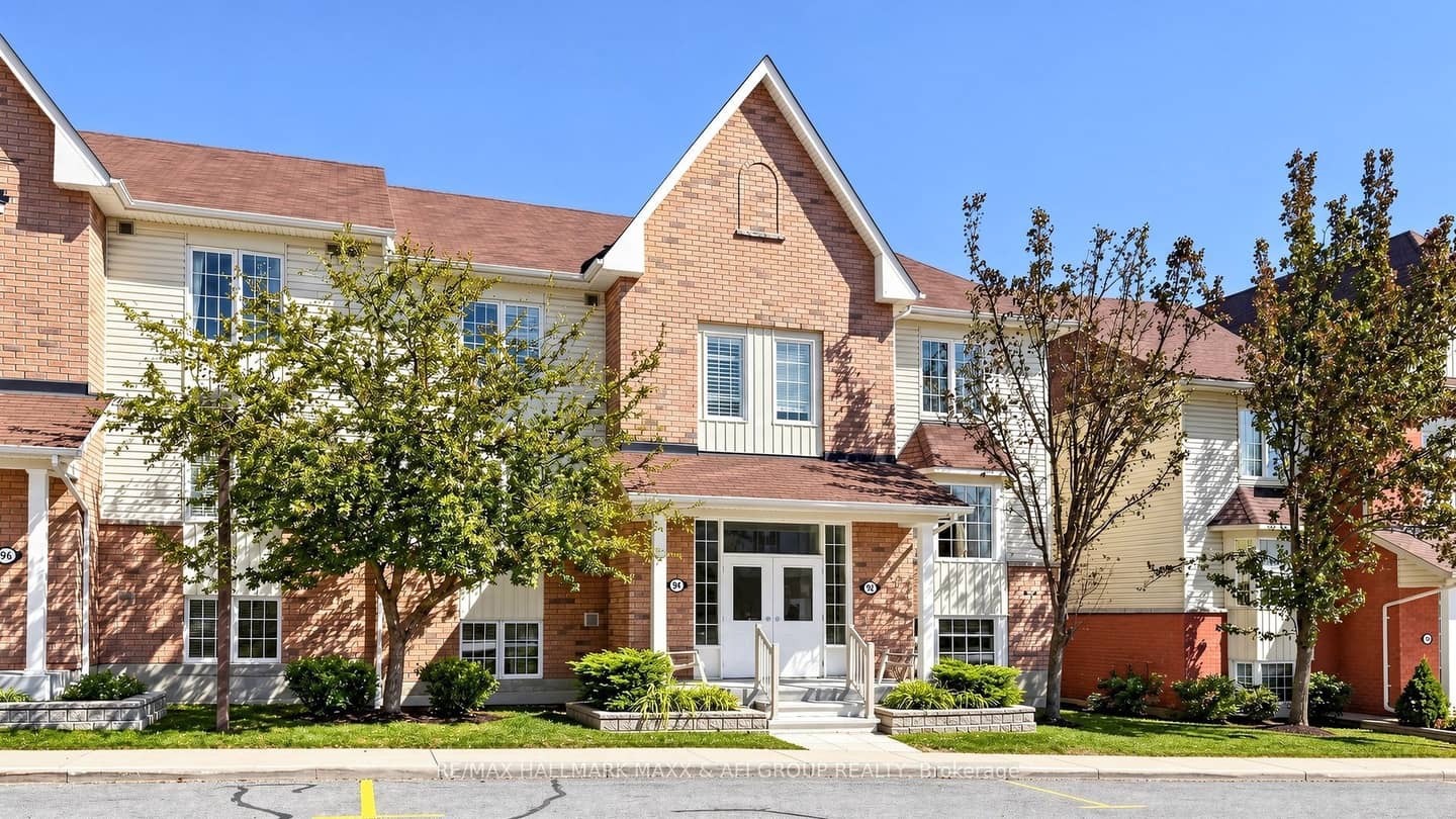 92 Petra Way 2, Whitby, ON L1R 0A3