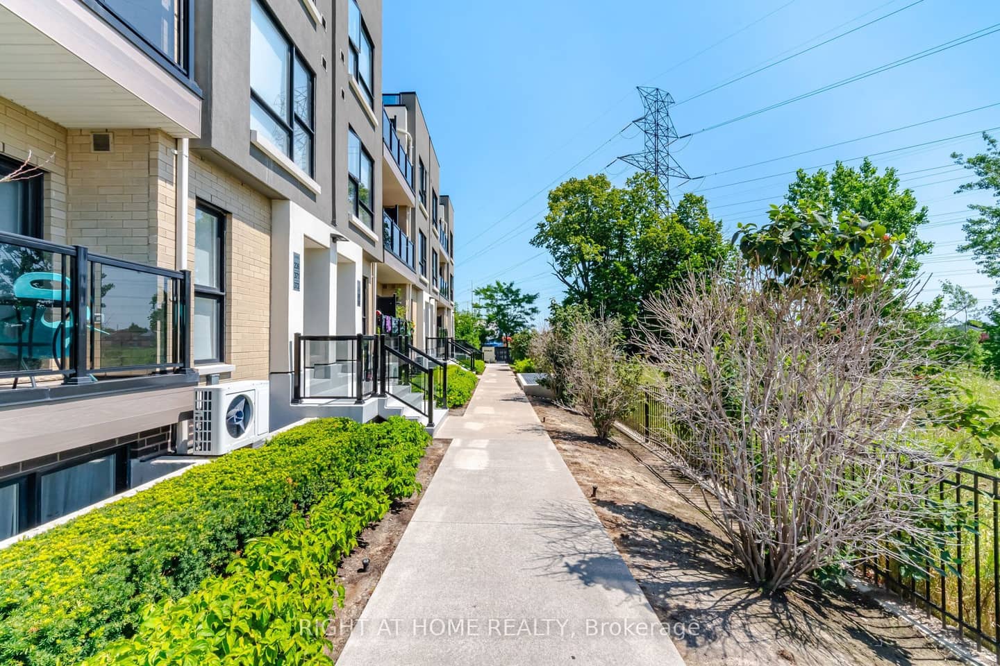 515 Kingbird Grove 233, Toronto, ON M1B 5R7