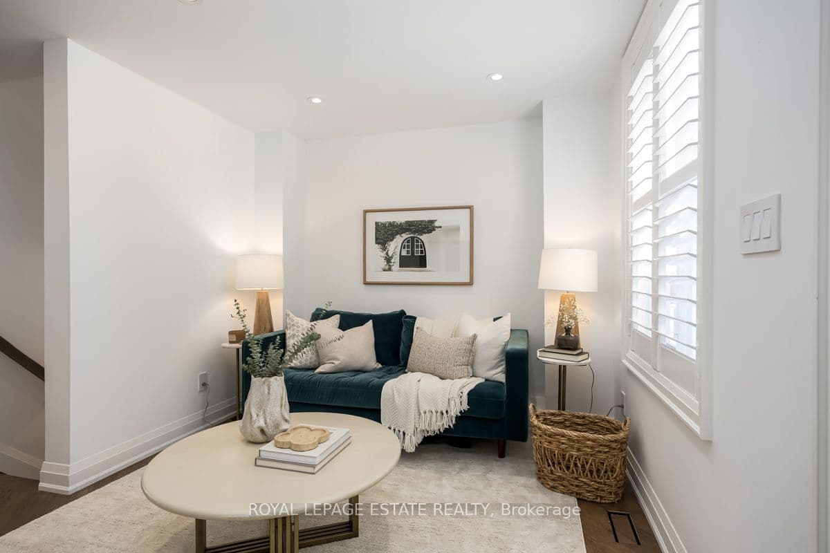 370 Silverthorn Avenue, Toronto, ON M6M 3G9