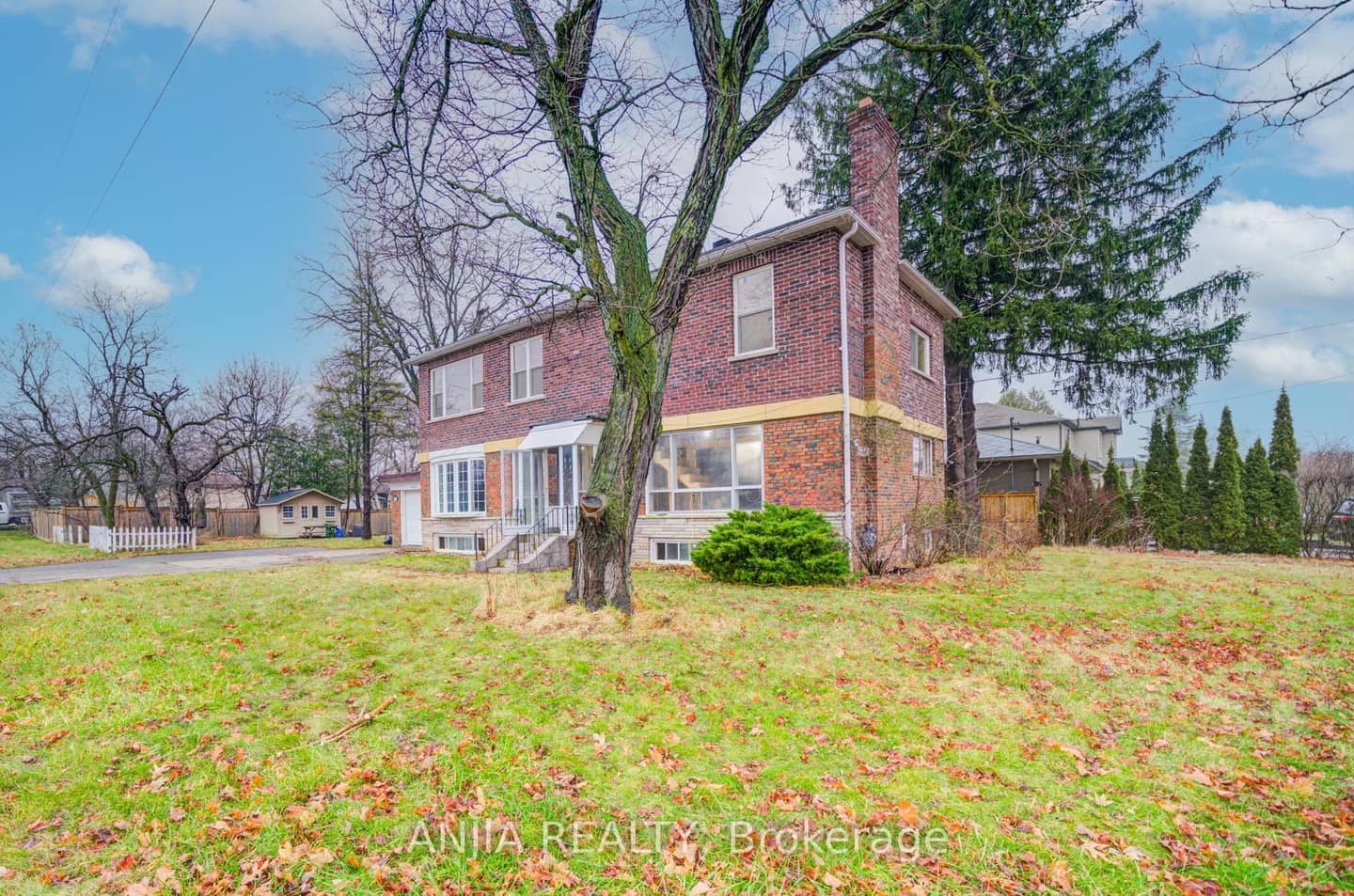 27 Jonquil Crescent, Markham, ON L3P 1T3