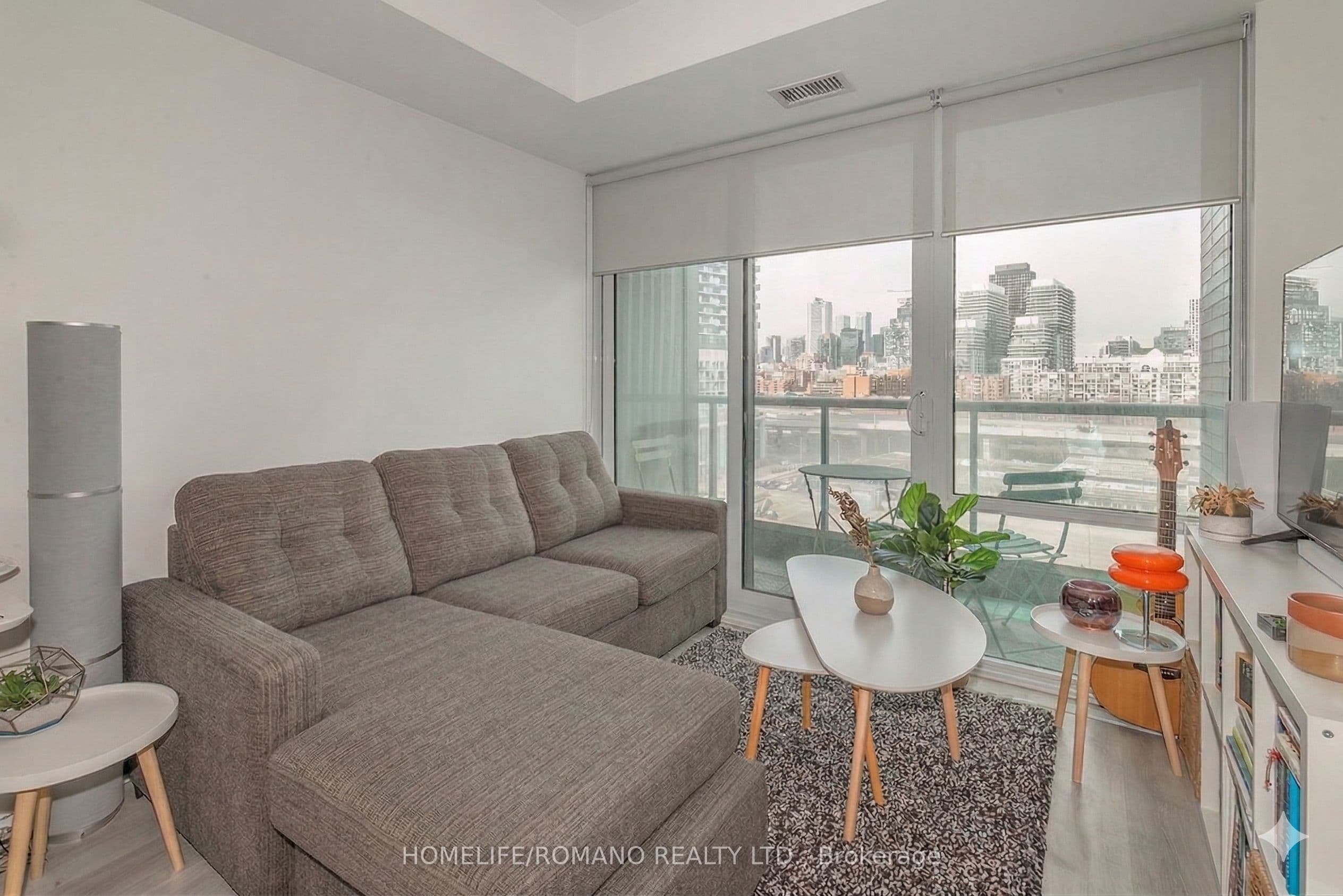 1 Edgewater Drive 823, Toronto, ON M5A 0L1