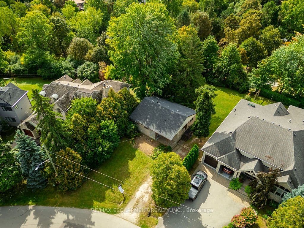 526 Stafford Drive, Oakville, ON L6L 4M5