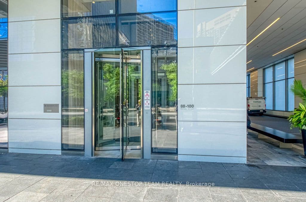 88 Harbour Street 2104, Toronto, ON M5J 0C3