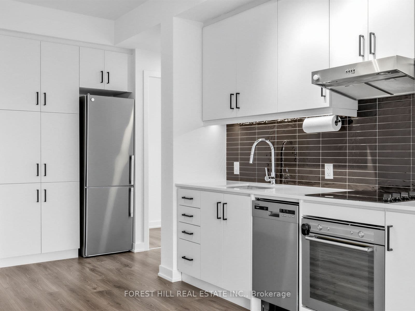 9 Tecumseth Street 807, Toronto, ON M5V 0S5