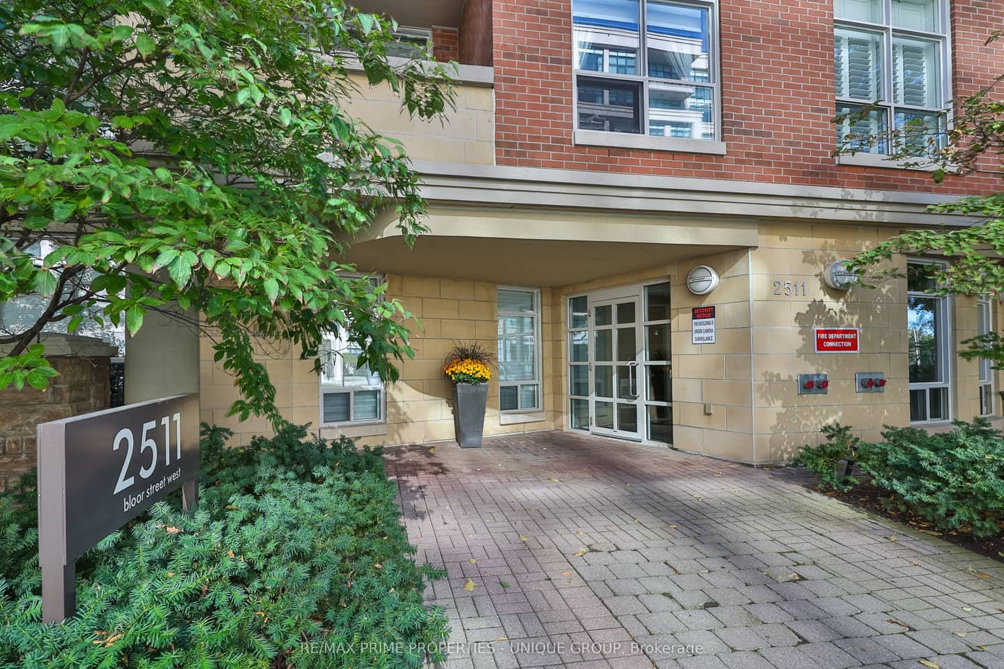 2511 Bloor Street W 202, Toronto, ON M6S 5A6