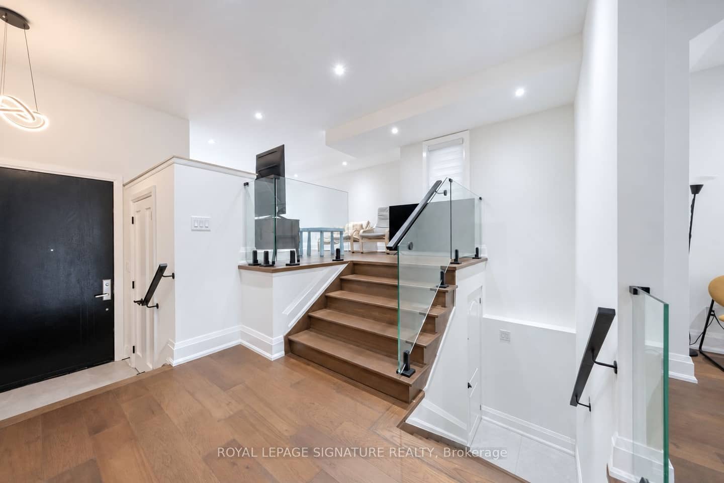 540B Pharmacy Avenue, Toronto, ON M1L 3G6