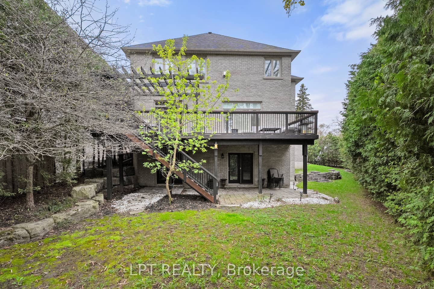 112 Tyler Street, Aurora, ON L4G 2N3