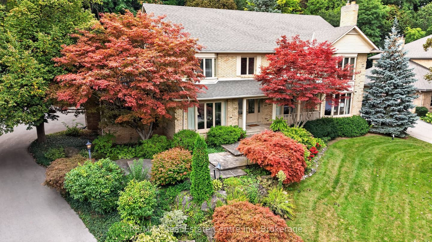 179 Oaklands Park Court, Burlington, ON L7T 4G9
