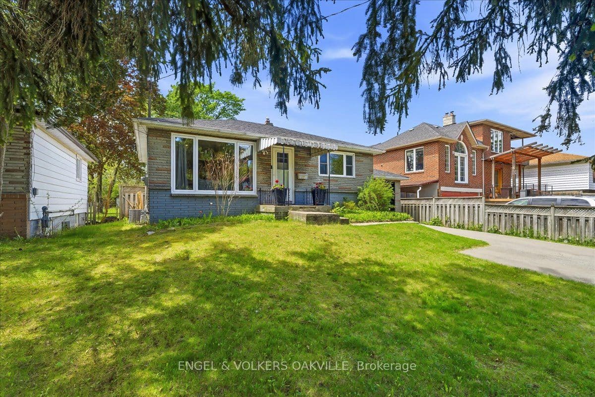 22 Falaise Road, Toronto, ON M1E 3B5