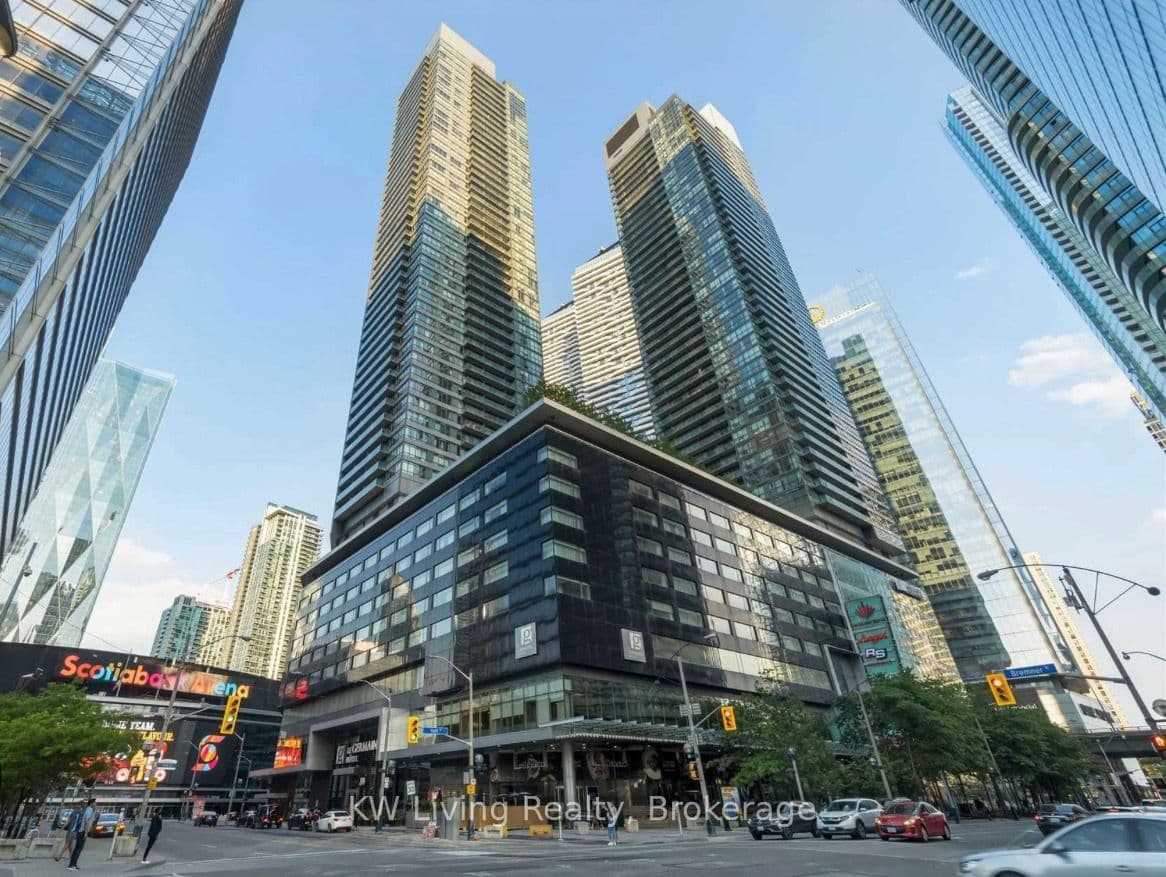 65 Bremner Boulevard 5102, Toronto, ON M5J 0A7