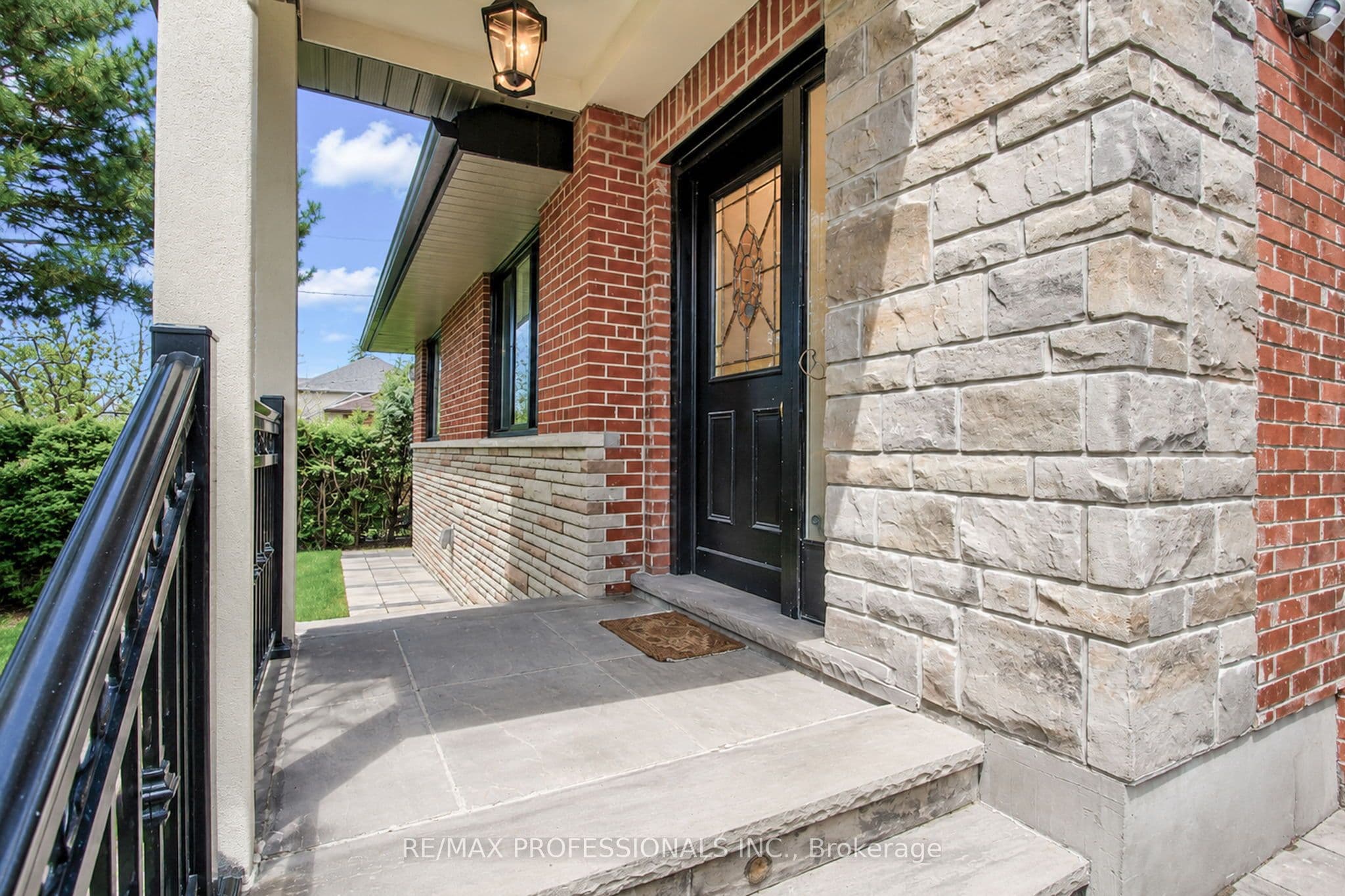 40 Cowley Avenue, Toronto, ON M9B 2E3
