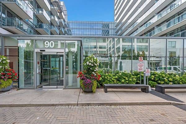 90 Stadium Road 911, Toronto, ON M5V 3W5