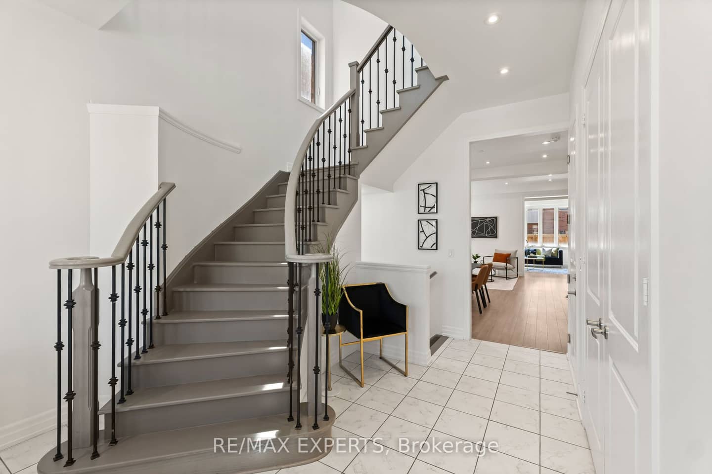 17 Red Rose Lane, East Gwillimbury, ON L9N 0V1