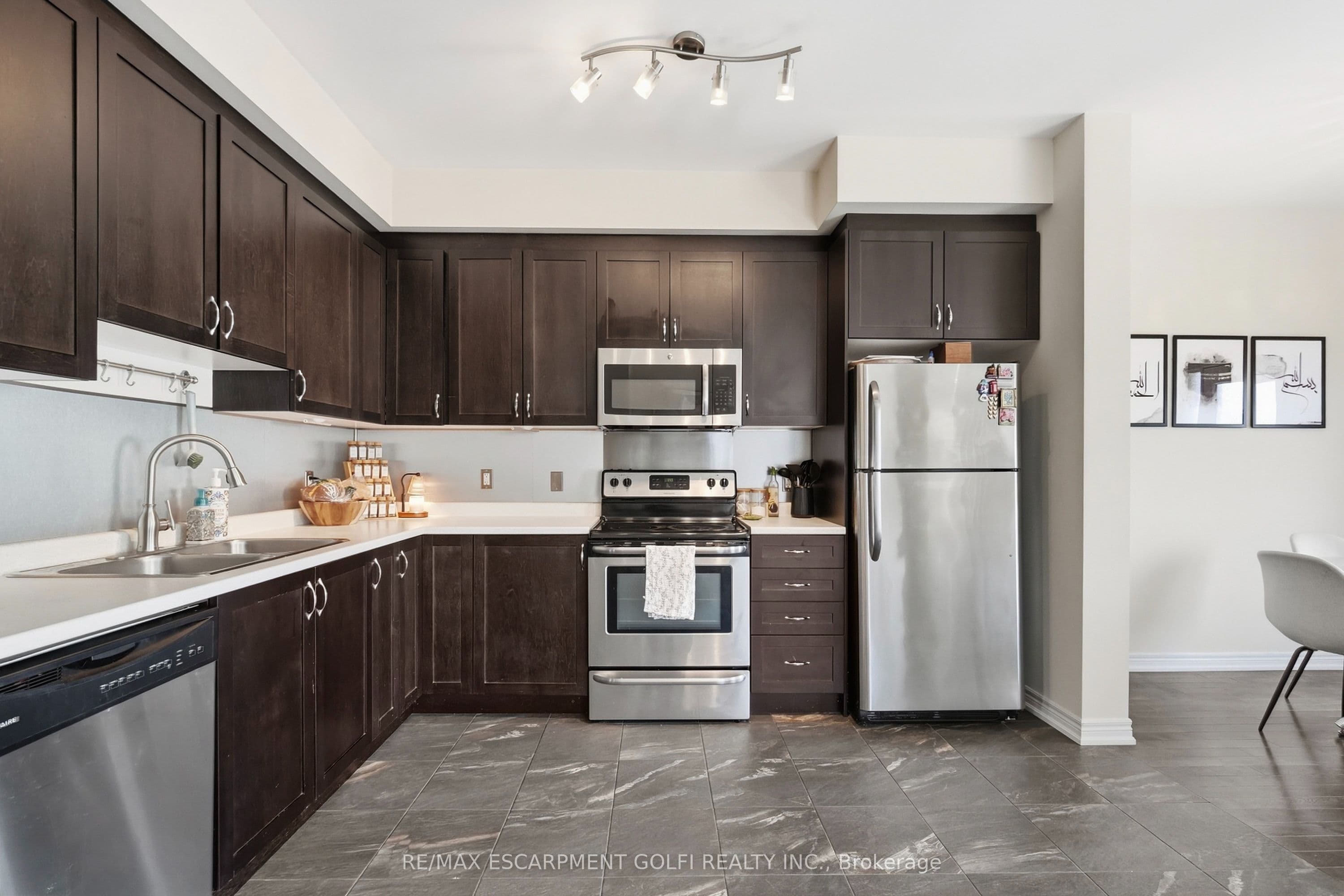 43 KERMAN Avenue 8, Grimsby, ON L3M 0G2