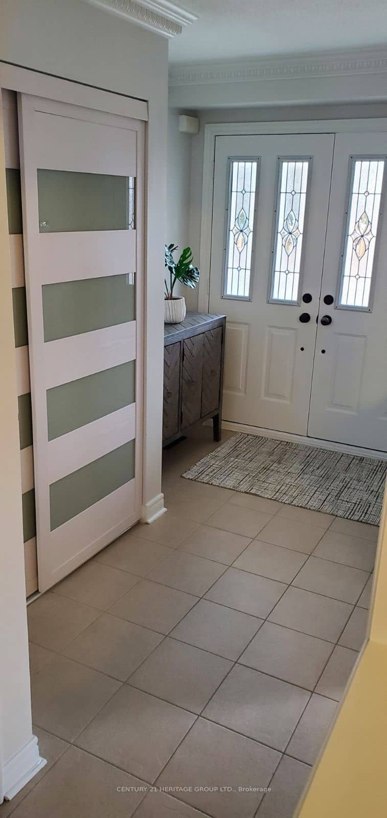 106 Laurendale Avenue, Georgina, ON L4P 4E8