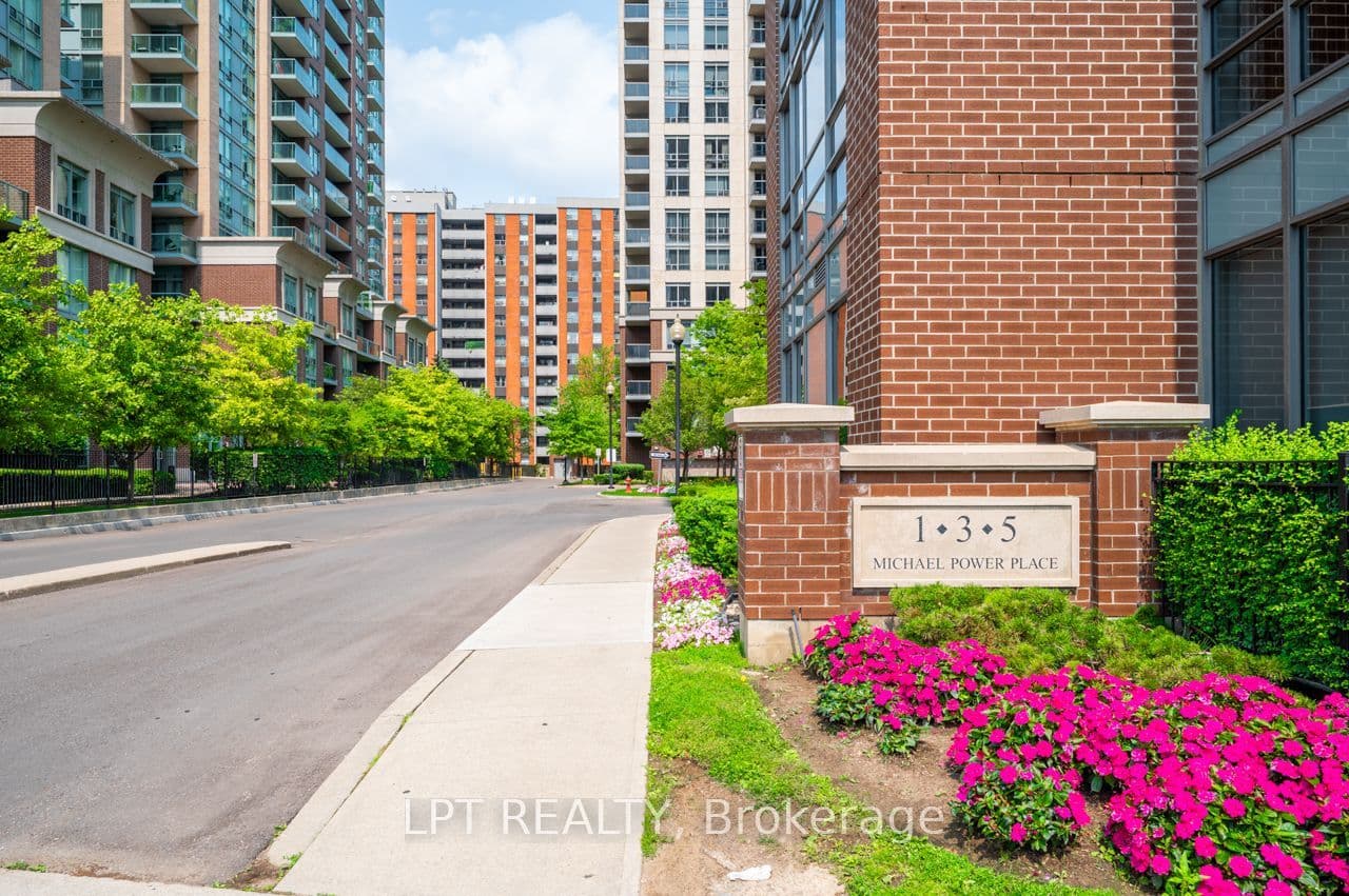 1 Michael Power Place 1513, Toronto, ON M9A 0A1