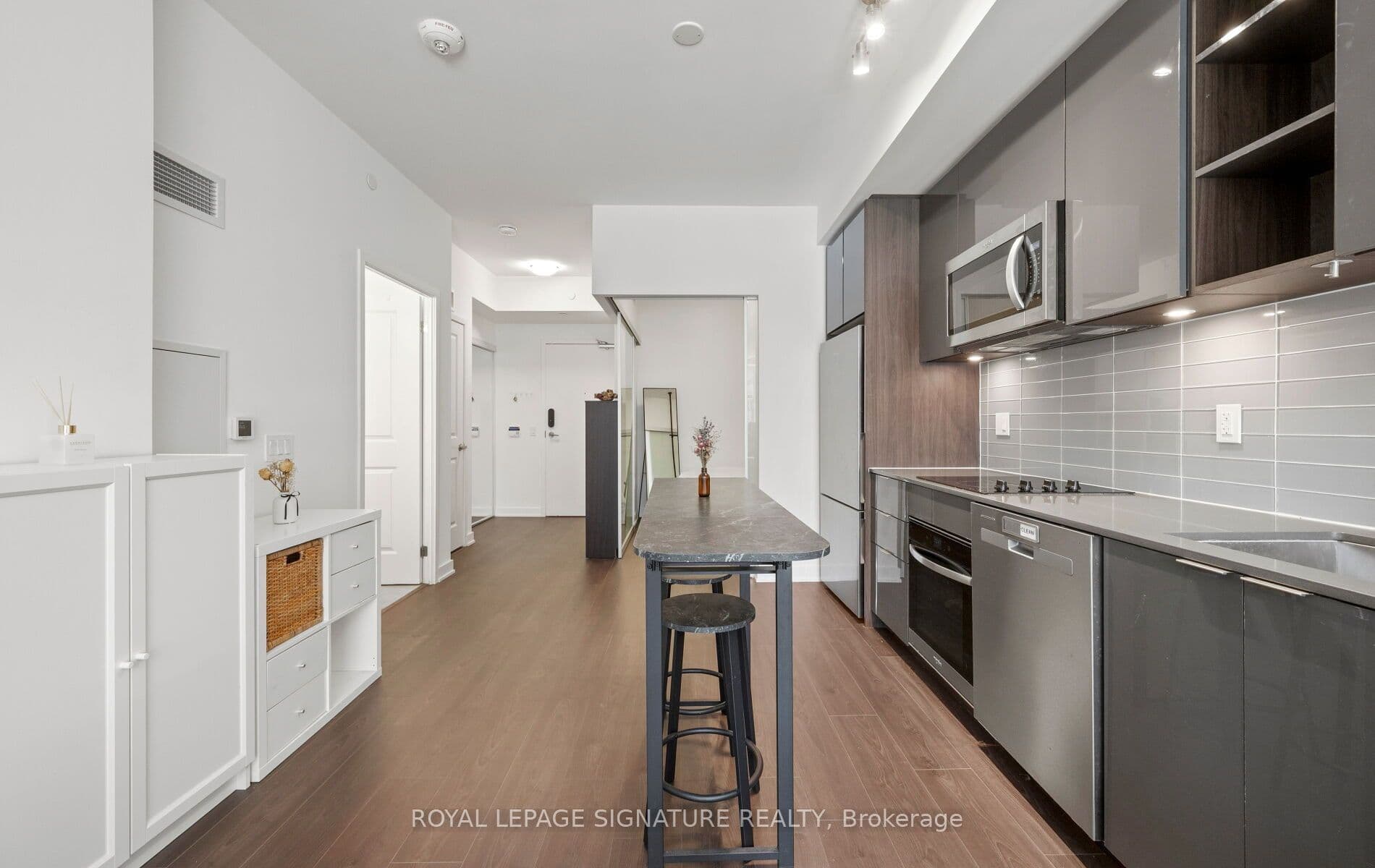 543 Richmond Street W 427, Toronto, ON M5V 0W9