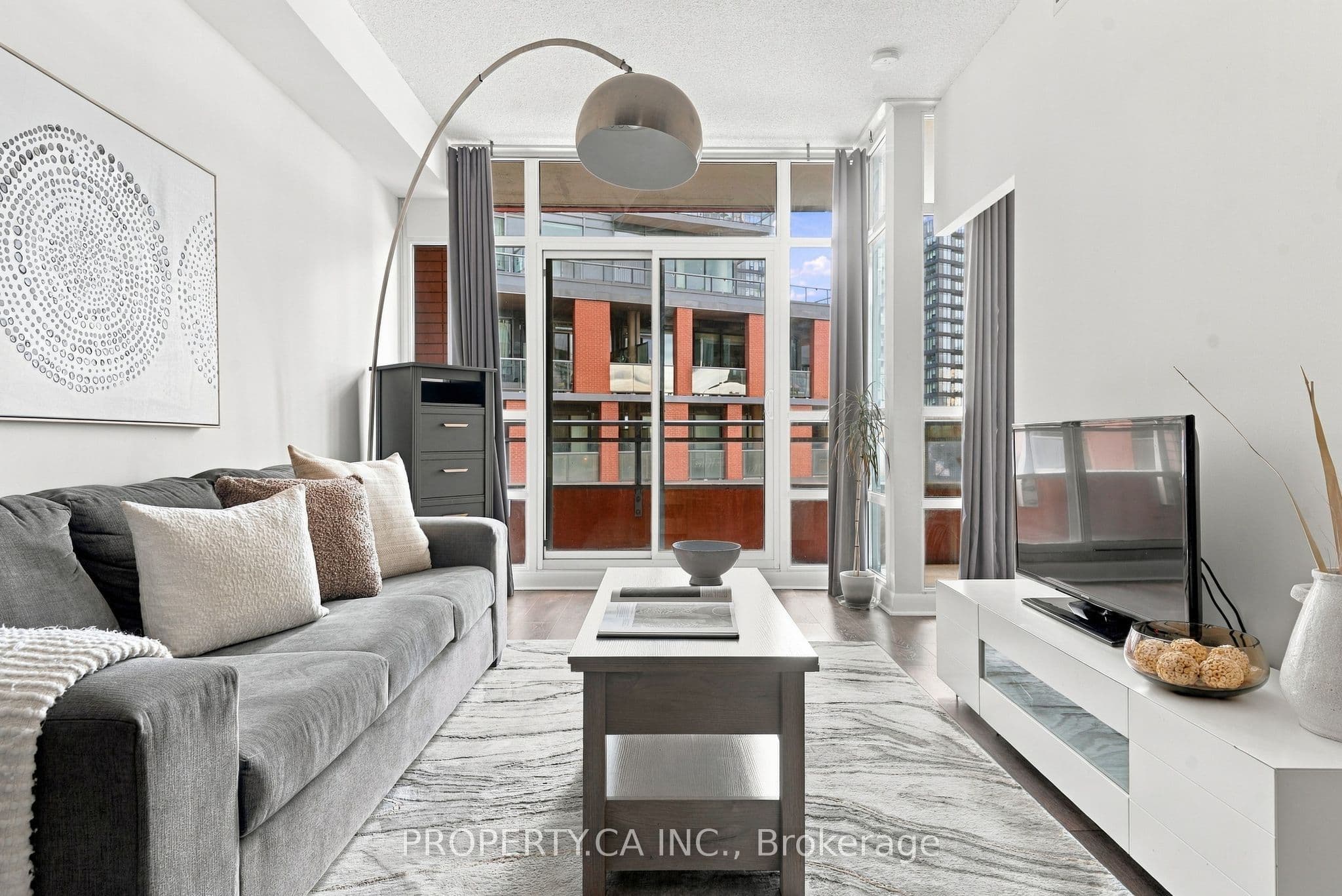 15 Bruyeres Mews 503, Toronto, ON M5V 0A7